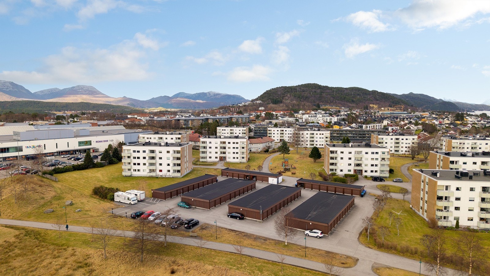 Dronebilde over borettslaget sett fra vest Galleribilde