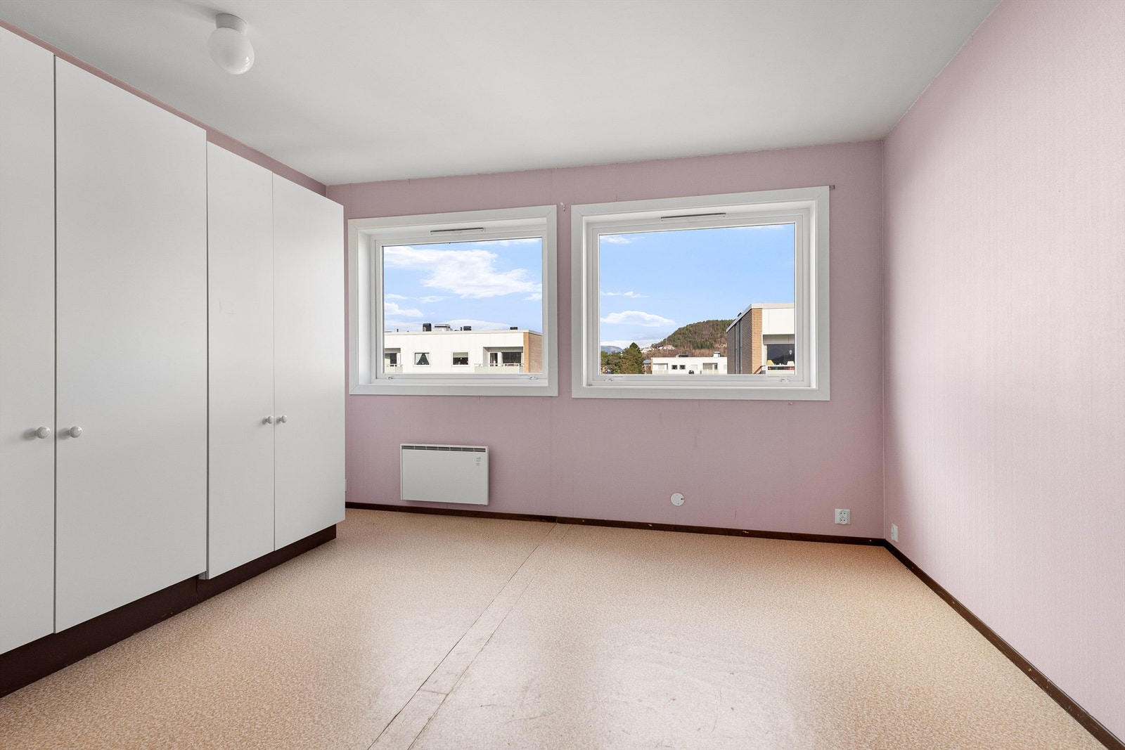 Soverom mot øst (tidligere 2 soverom) Galleribilde