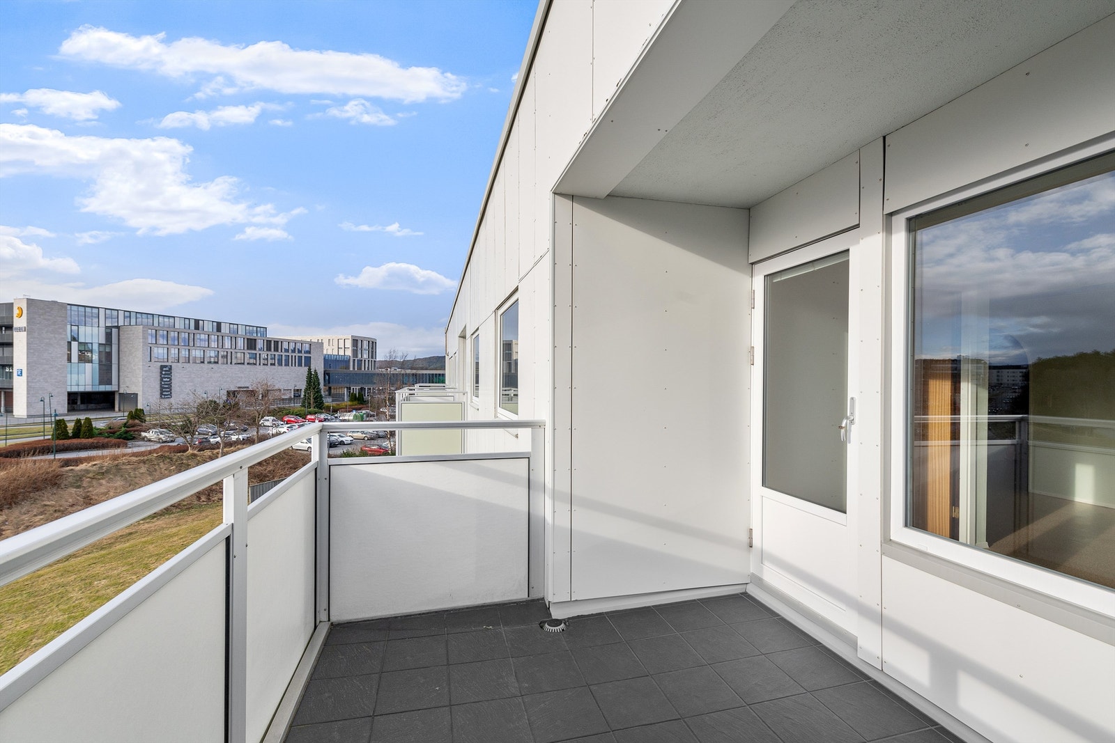 Vestvendt balkong med flott utsikt Galleribilde