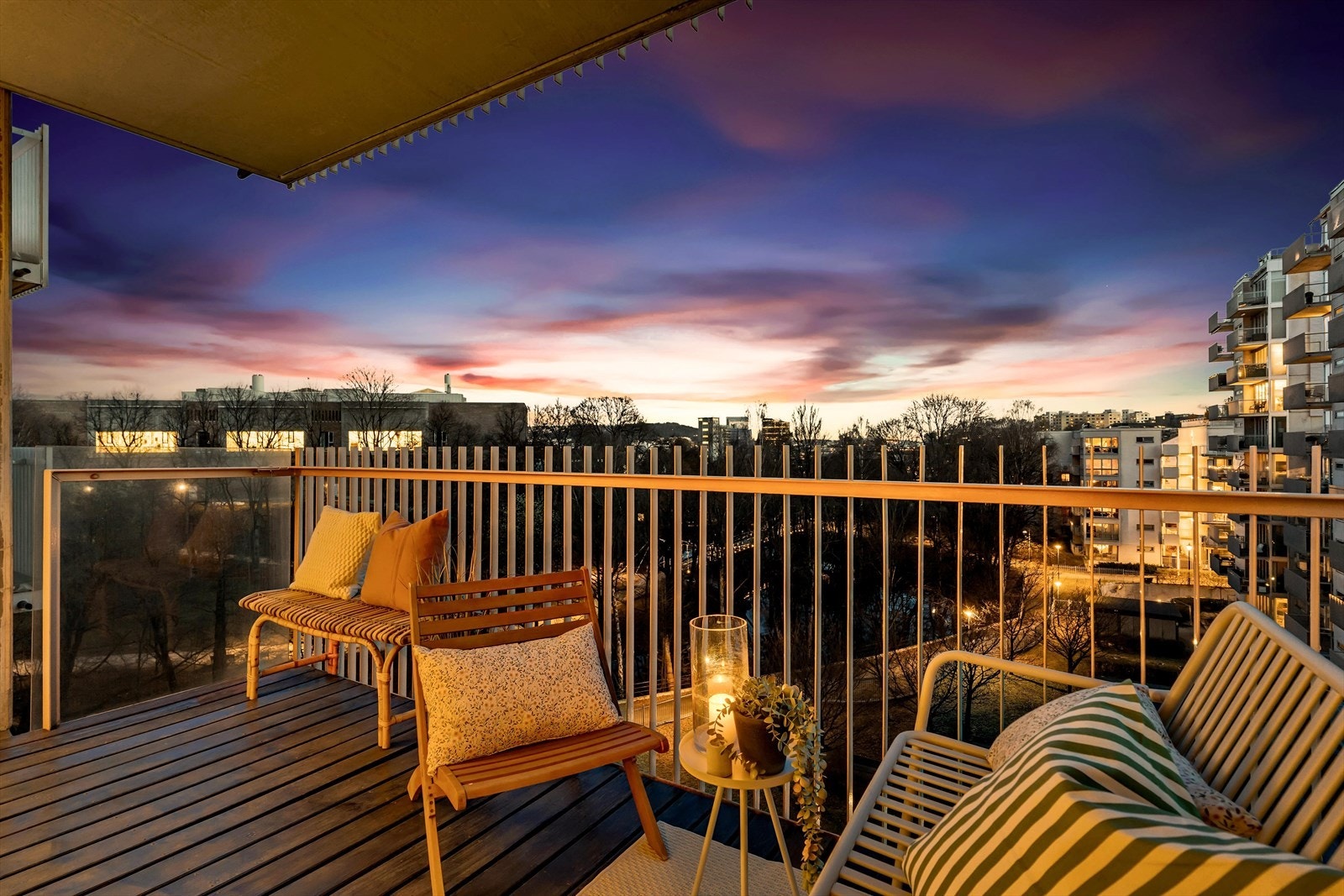 Kveldsstemning på balkongen. Galleribilde