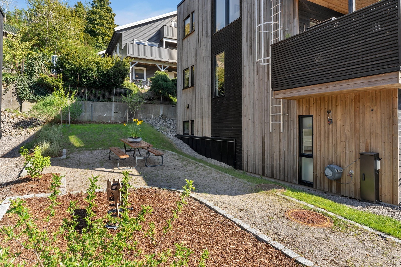 Lekeplass rett utenfor døra. Galleribilde