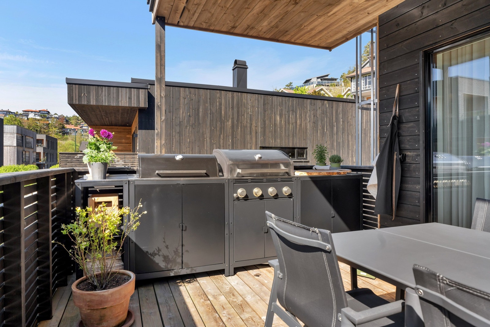 Utstyrt med et flott utekjøkken. Galleribilde