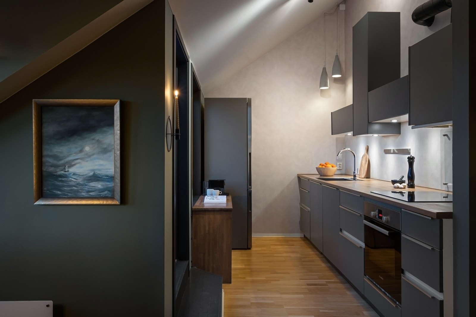 Kjøkkenet ligger i tilknytning til stuen Galleribilde