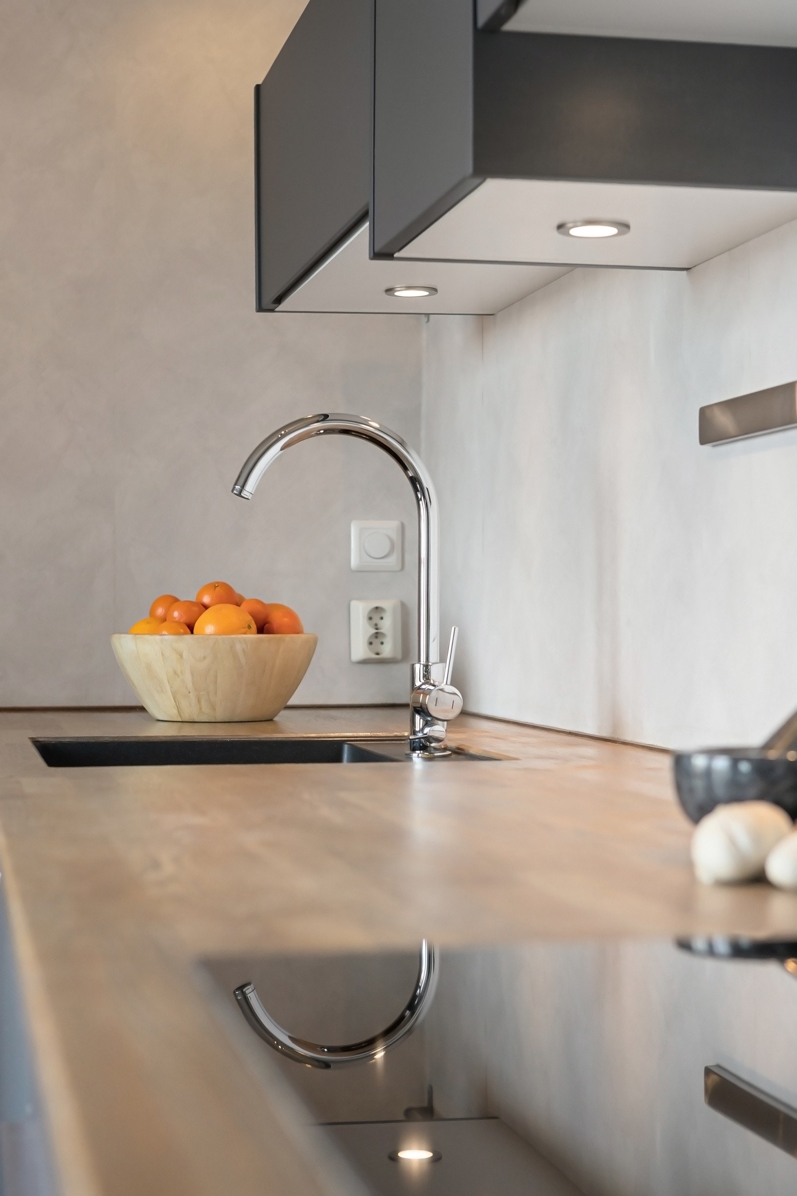 Utstyrt med integrert oppvaskmaskin, induksjonstopp og stekeovn fra Bosch Galleribilde