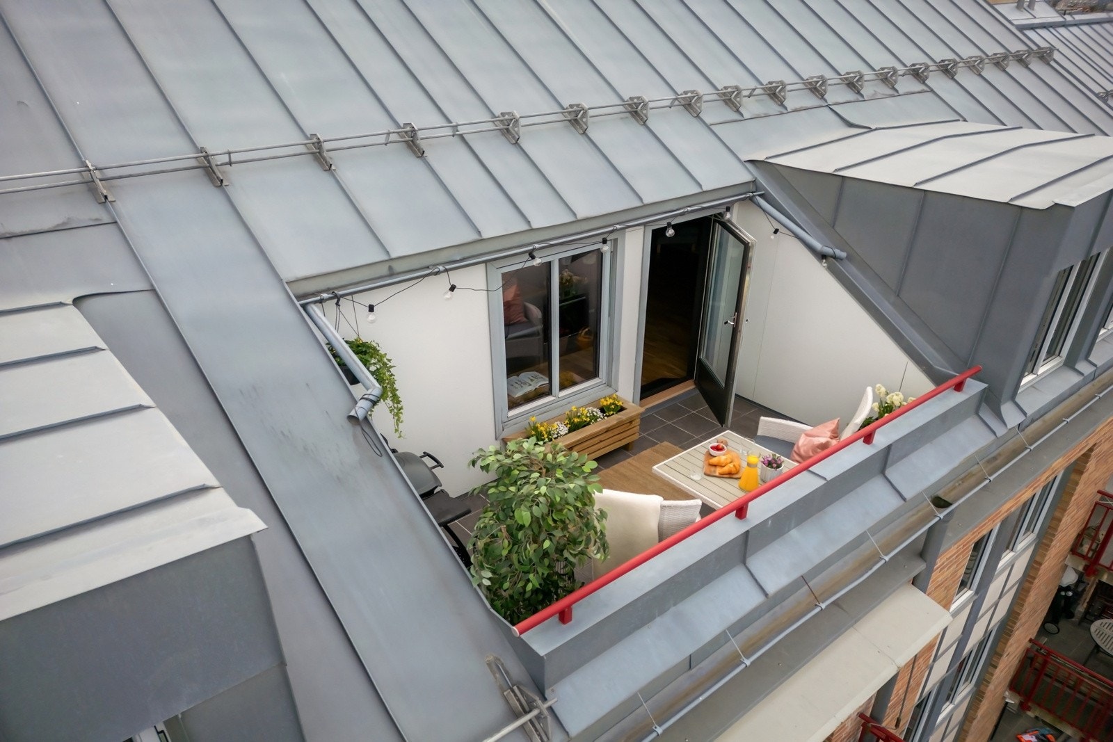 Balkong på 7 m² med god plass til utemøblement Galleribilde