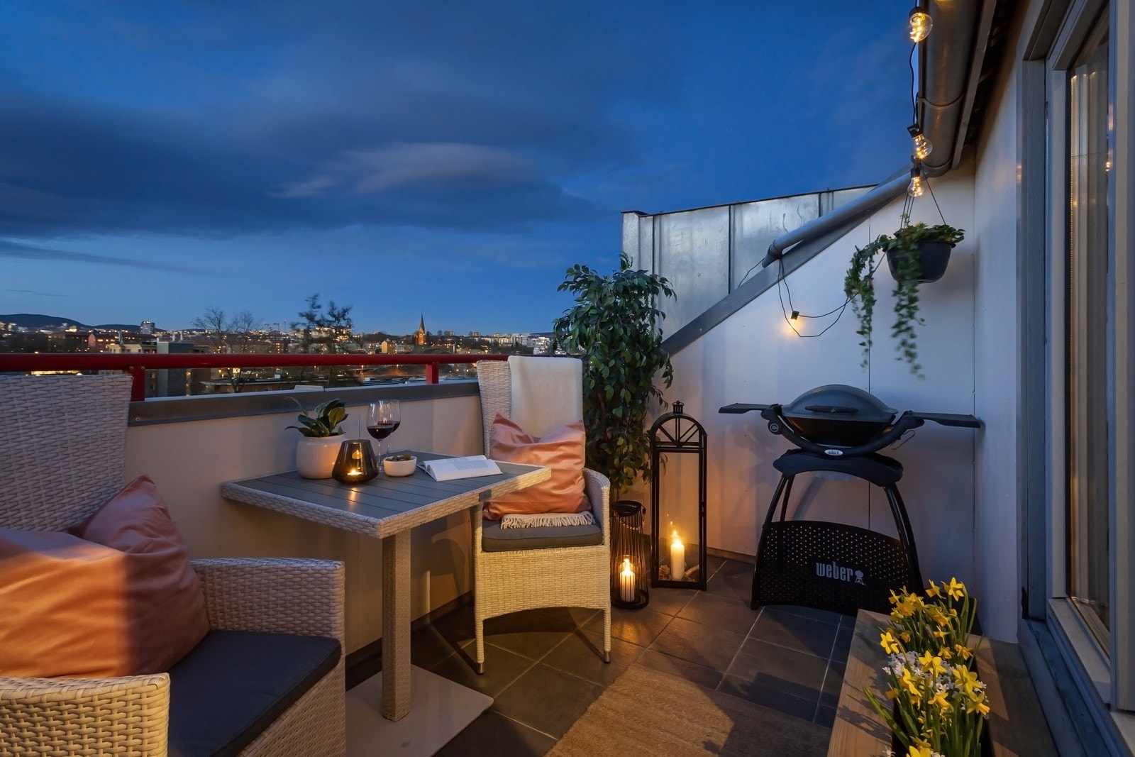 På balkongen er det fantastisk utsikt over byen Galleribilde