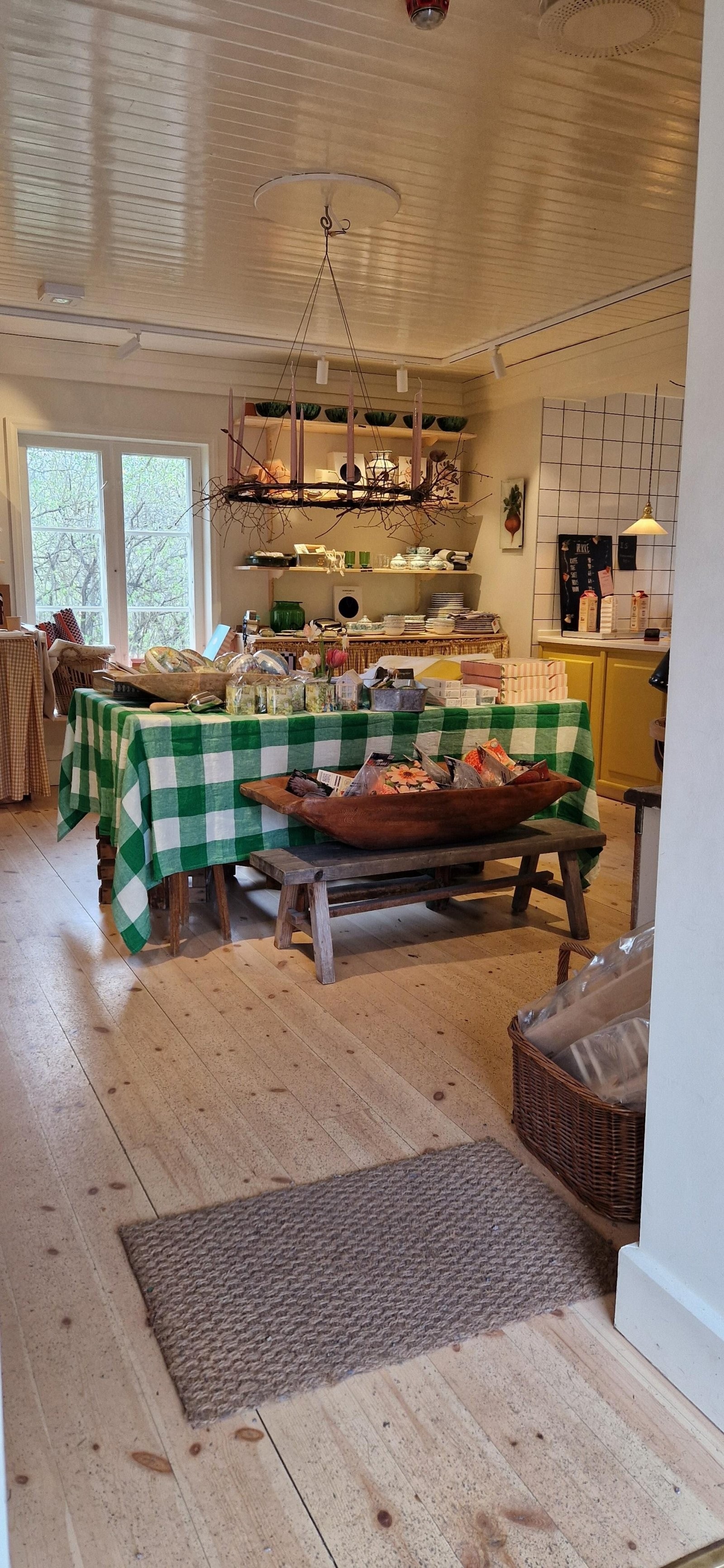 Kafé med deilig kaffe og annen drikke. (fotograf: Rolf Rolid) Galleribilde