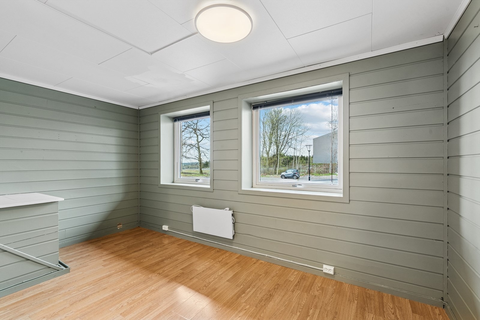 Arealet er godkjent som spiserom, garderobe, bad og lager i tilknytning til verkstedet. Galleribilde