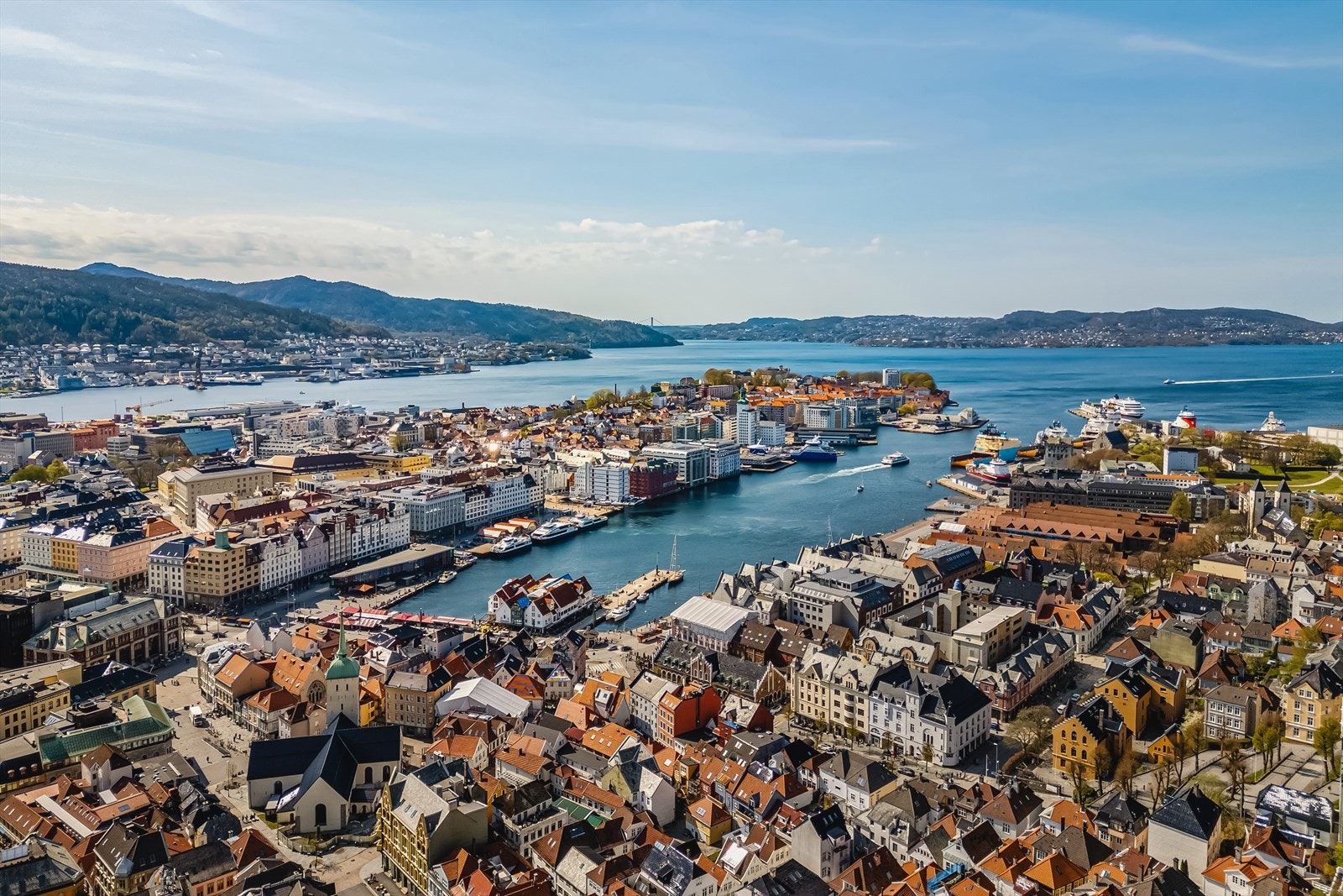 Man skulle ikke tro at man bare befinner seg noen hundrede meter unna Bryggen, men likevel ved foten av byfjellene. Galleribilde