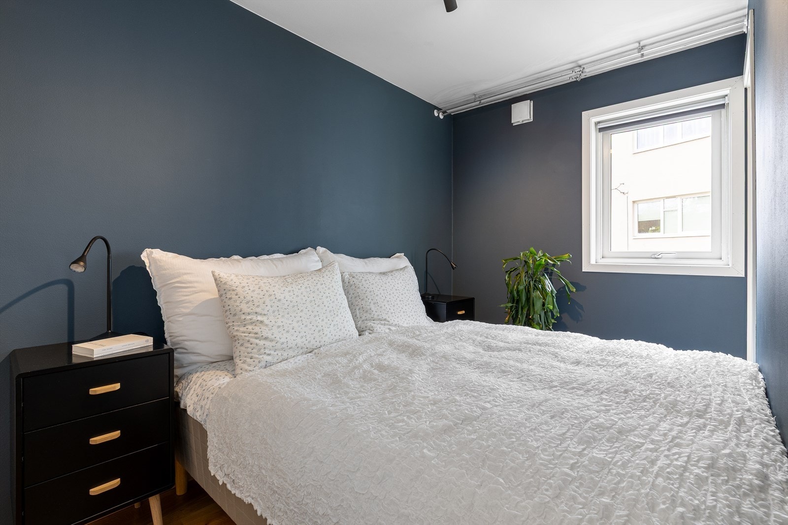 Pent og innbydende hovedsoverom. Galleribilde