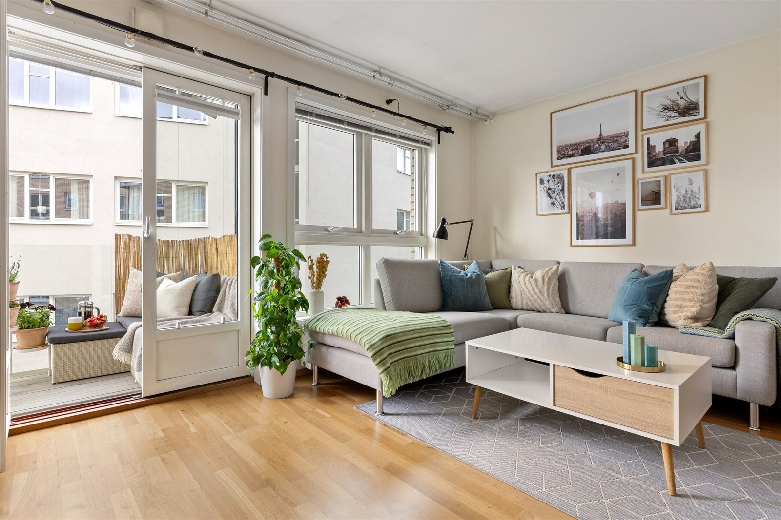 Stuen har god plass til sofagruppe Galleribilde