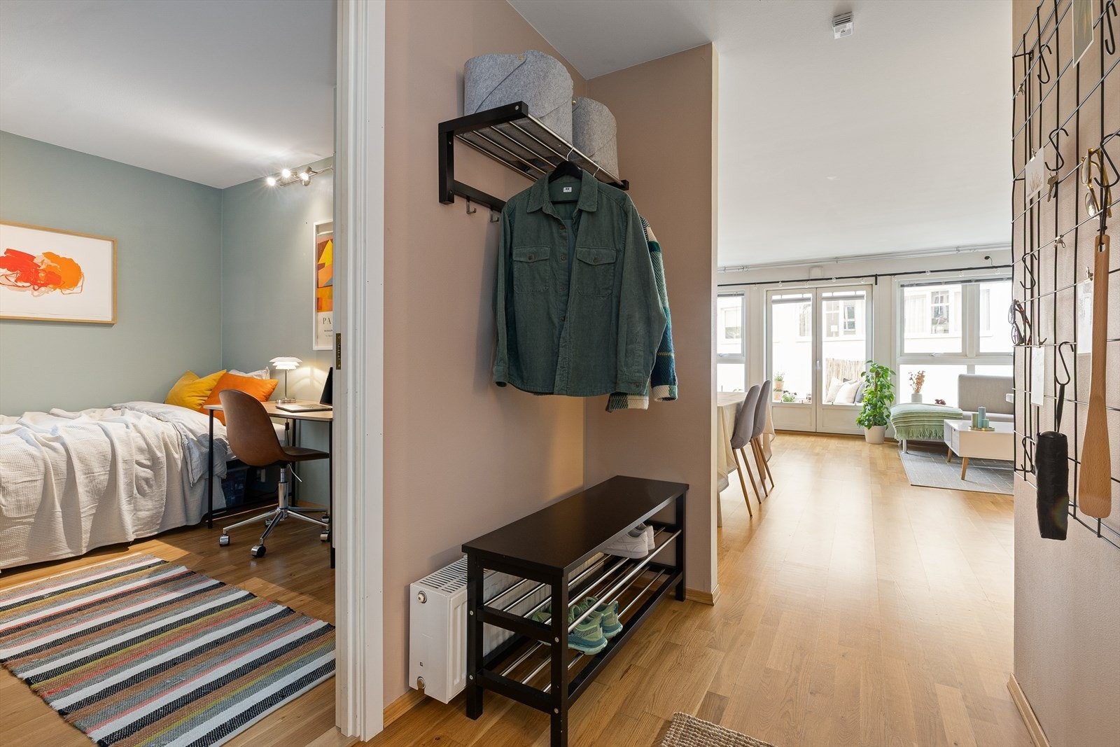 Lys og moderne leilighet med god planløsning. Perfekt for urbane livsstiler! Galleribilde