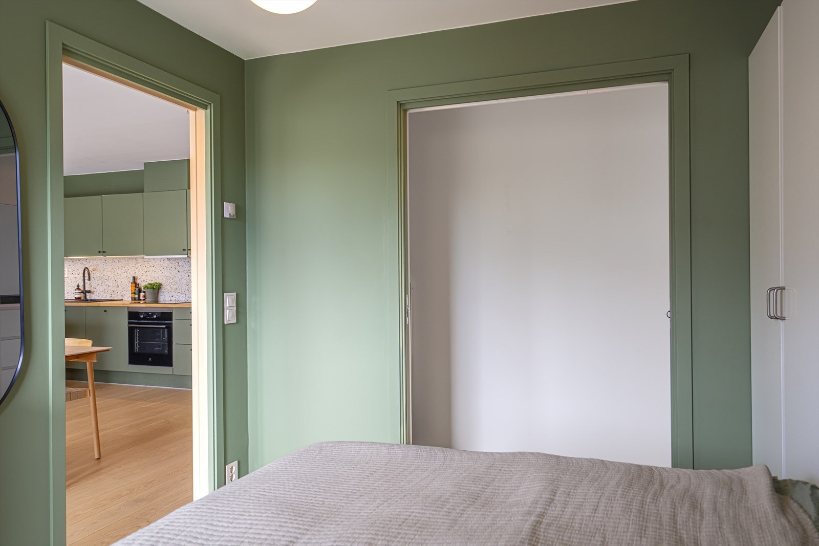 Det er mulig å innrede boden som walk-in-closet. Galleribilde