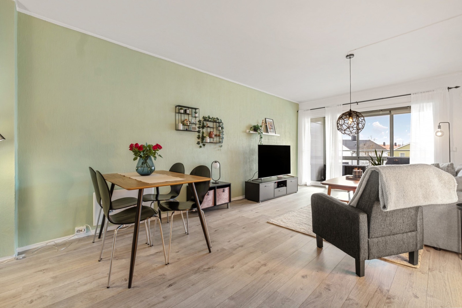 Leiligheten har parkering i Carport Galleribilde