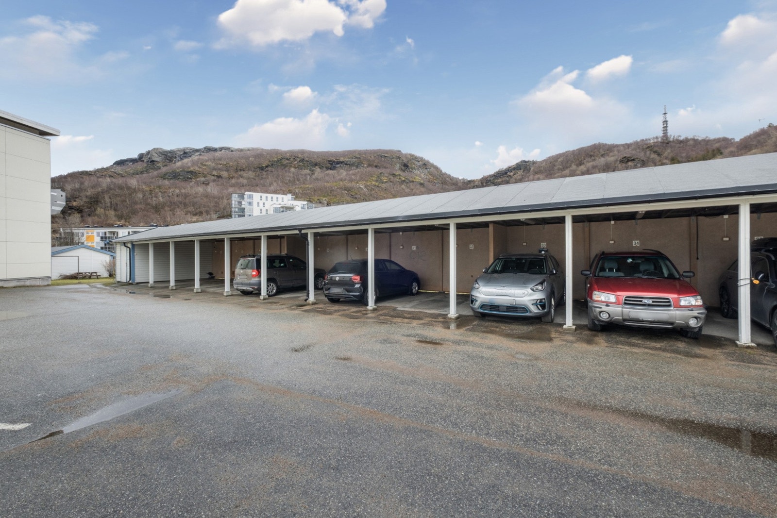 Parkering i carport Galleribilde