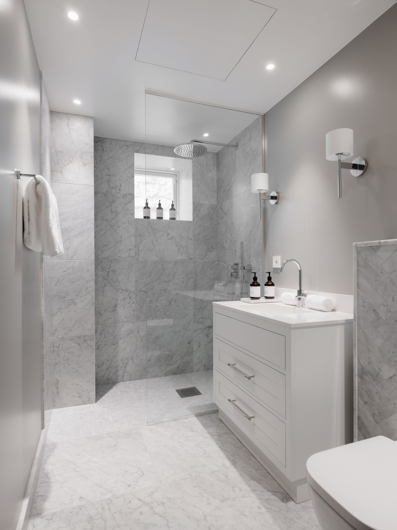 En suite bad til soverom 3 Galleribilde