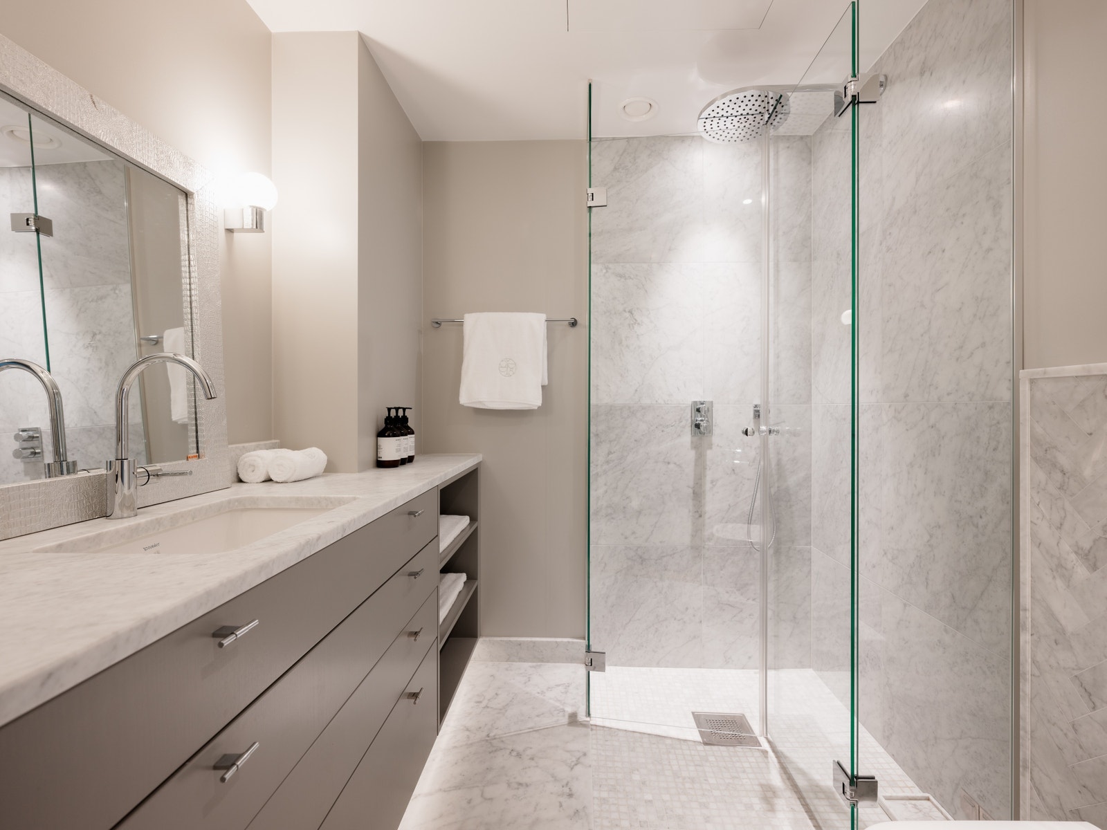 En suite bad til soverom 2 Galleribilde