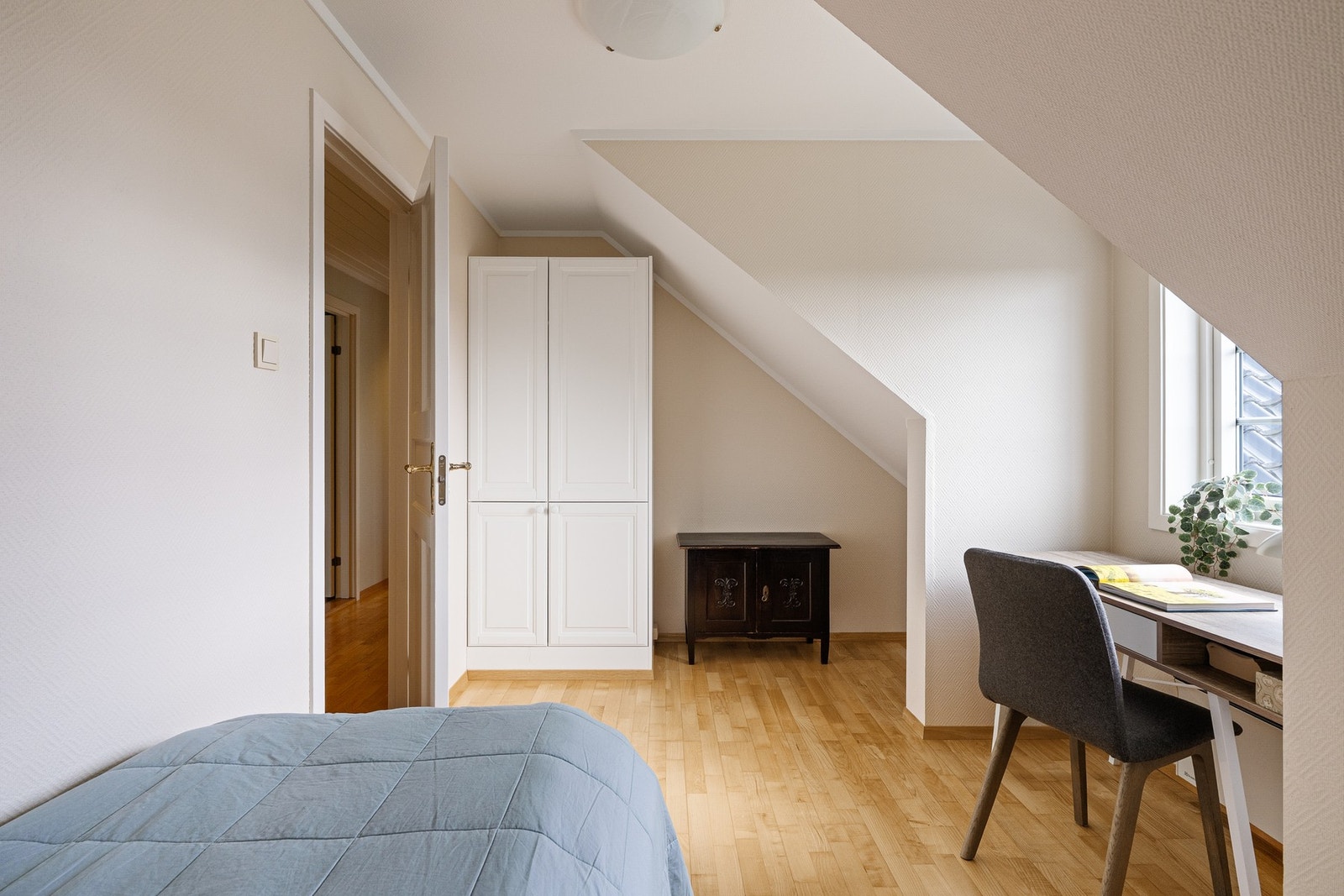 Har du barn, er student eller har hjemmekontor? Her er det fin plass for skrivepult. Galleribilde