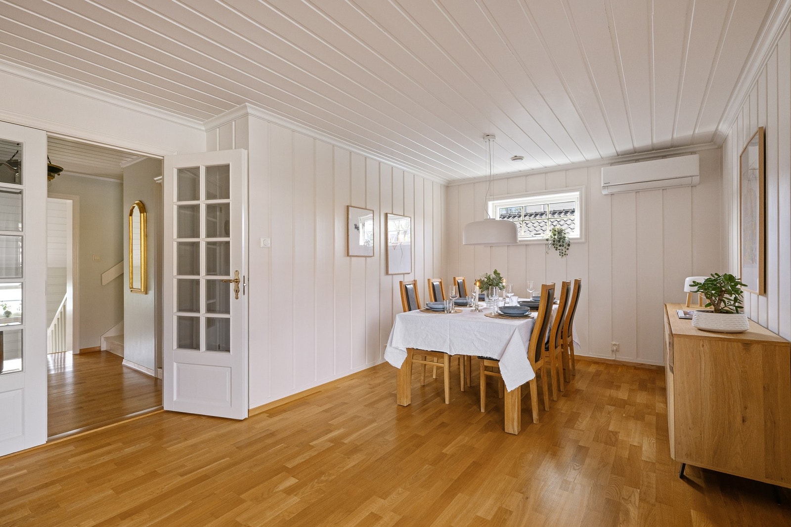 Balansert ventilasjon gir et godt inneklima og bomiljø, i tillegg til at etasjen varmes opp med varmepumpe. Galleribilde