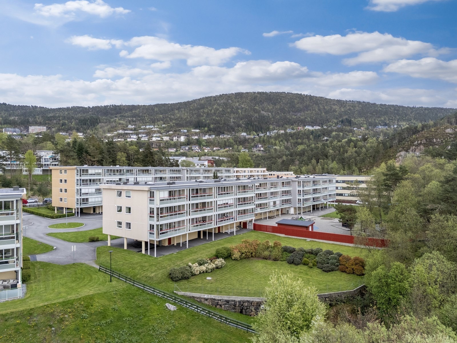 - Minken borettslag er bestående av 154 leiligheter fordelt på flere bygg - Galleribilde