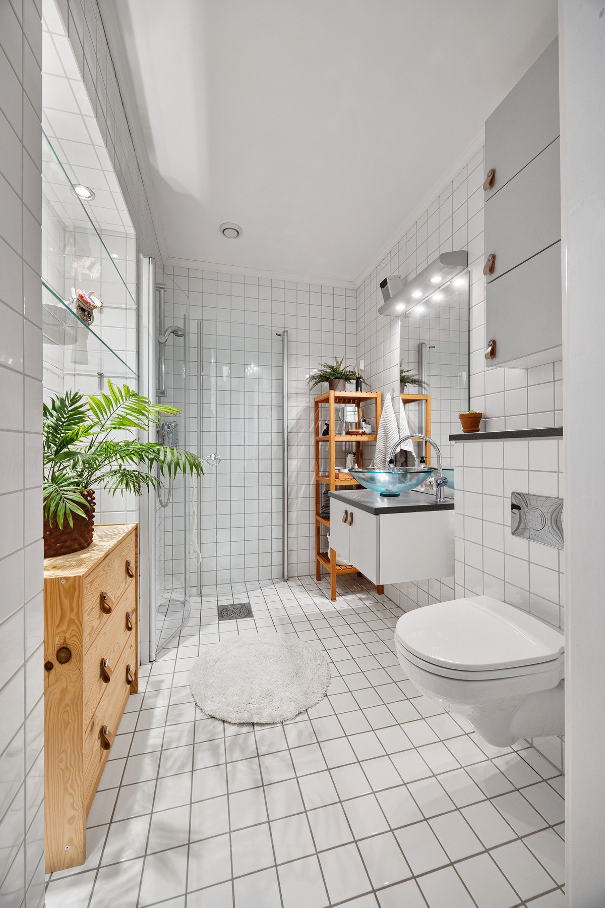 Det er opplegg for vaskemaskin/tørketrommel, men selger har i dag dette plassert i trappebod. Galleribilde