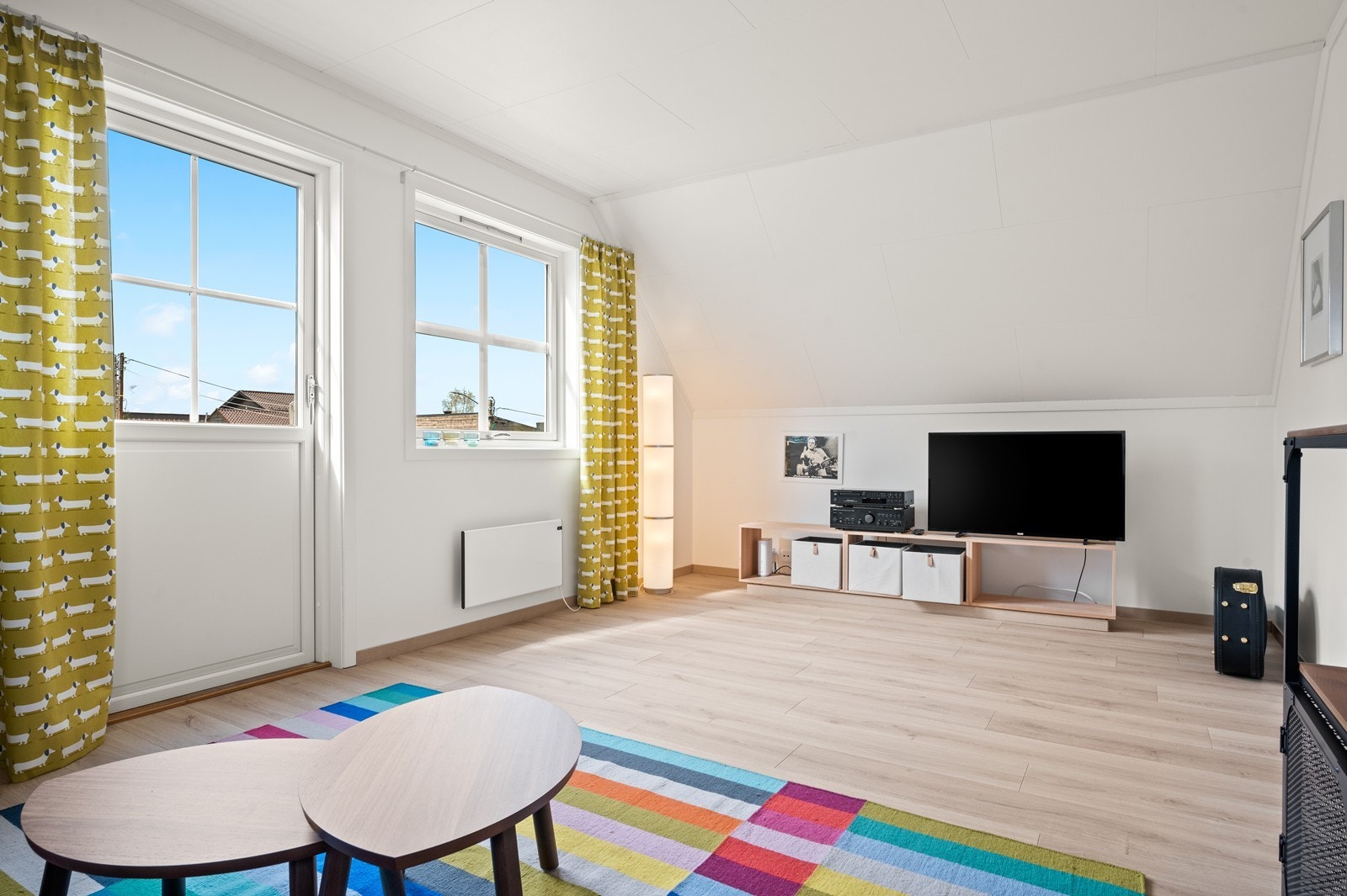 Romslig soverom i 2. etasje Galleribilde