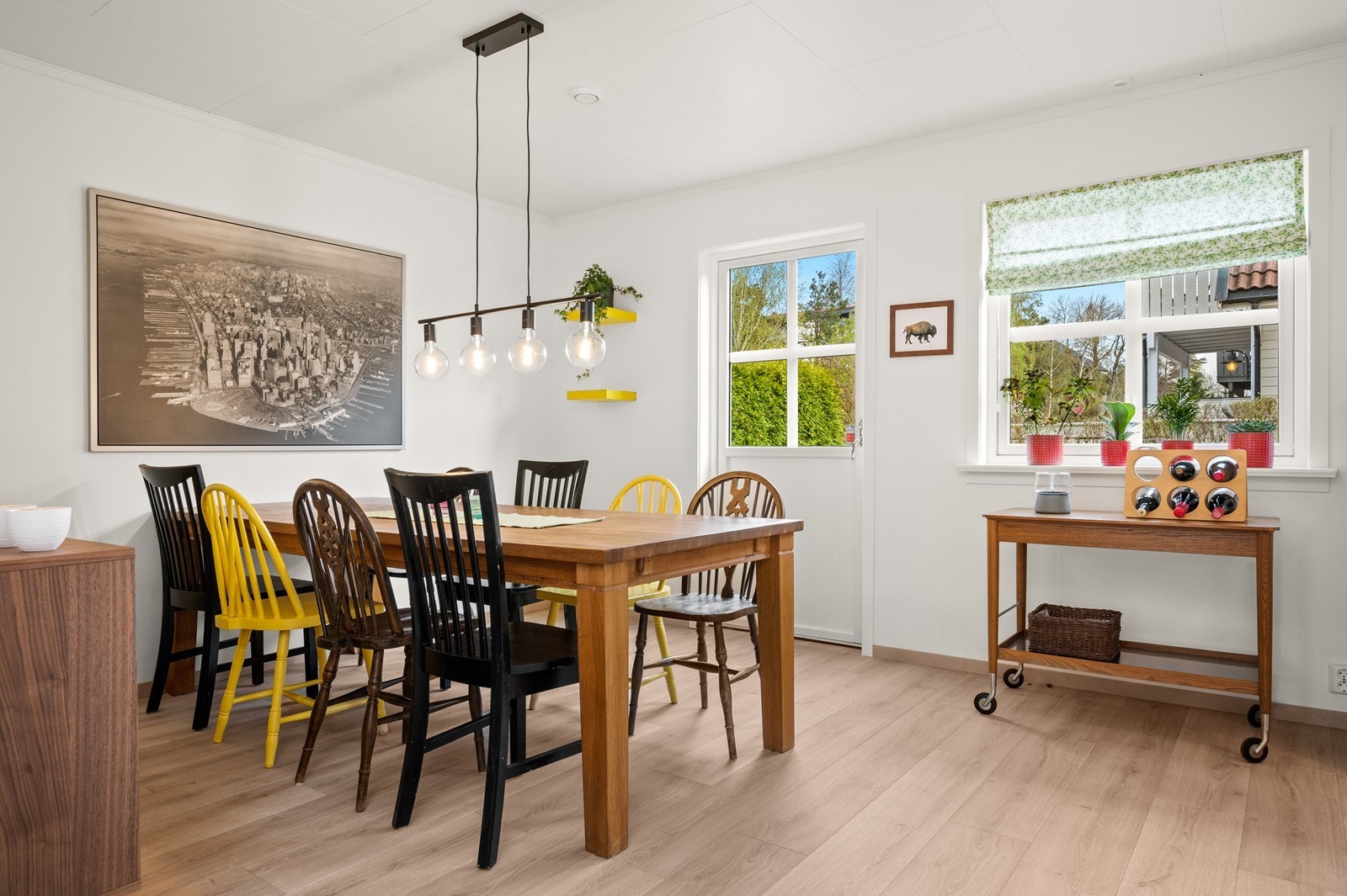 Fra spisestuen er det også adkomst til terrassen Galleribilde