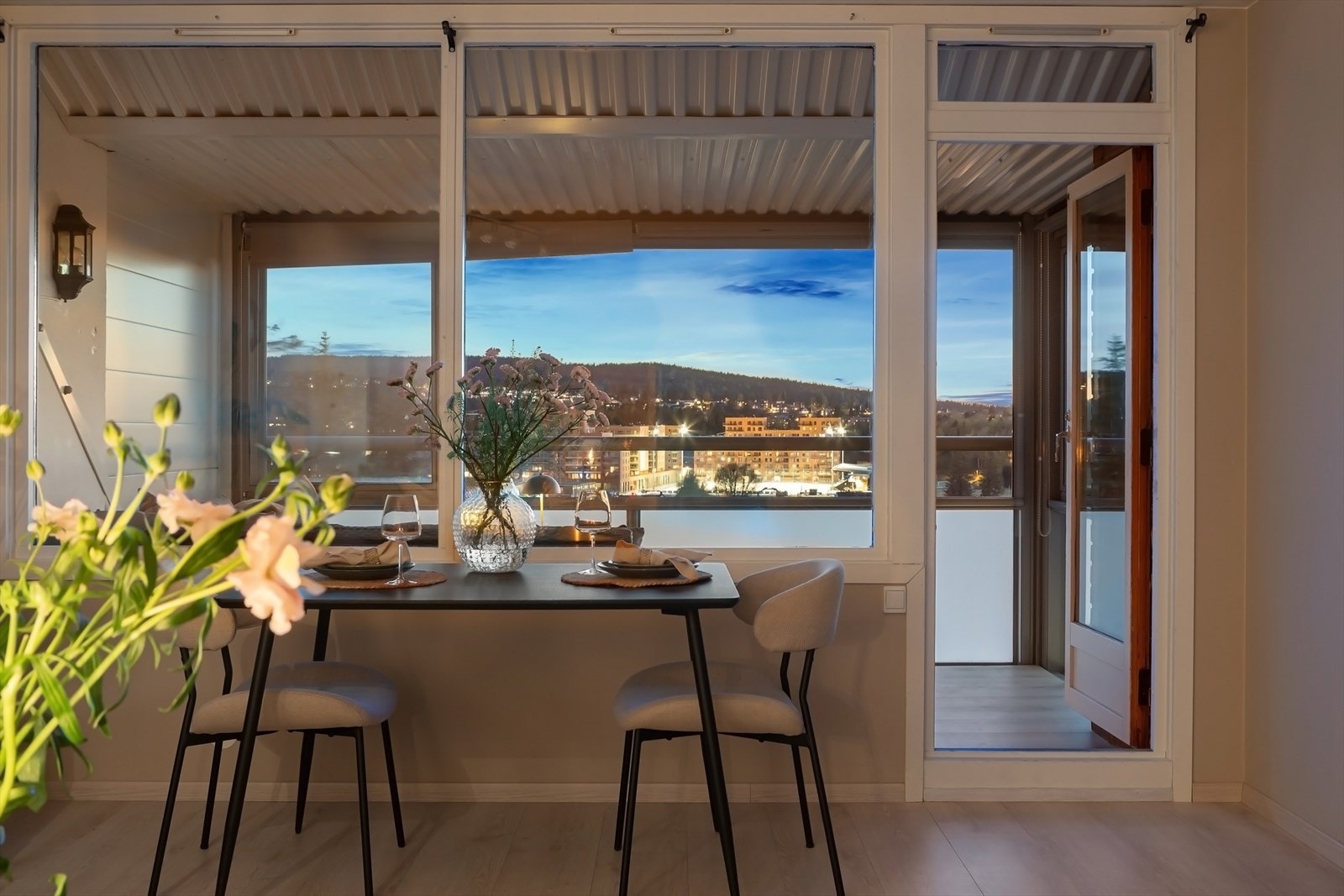 Her bor du både barnevennlig og sentralt til i et rolig boligområde på Skårer i Lørenskog. Galleribilde