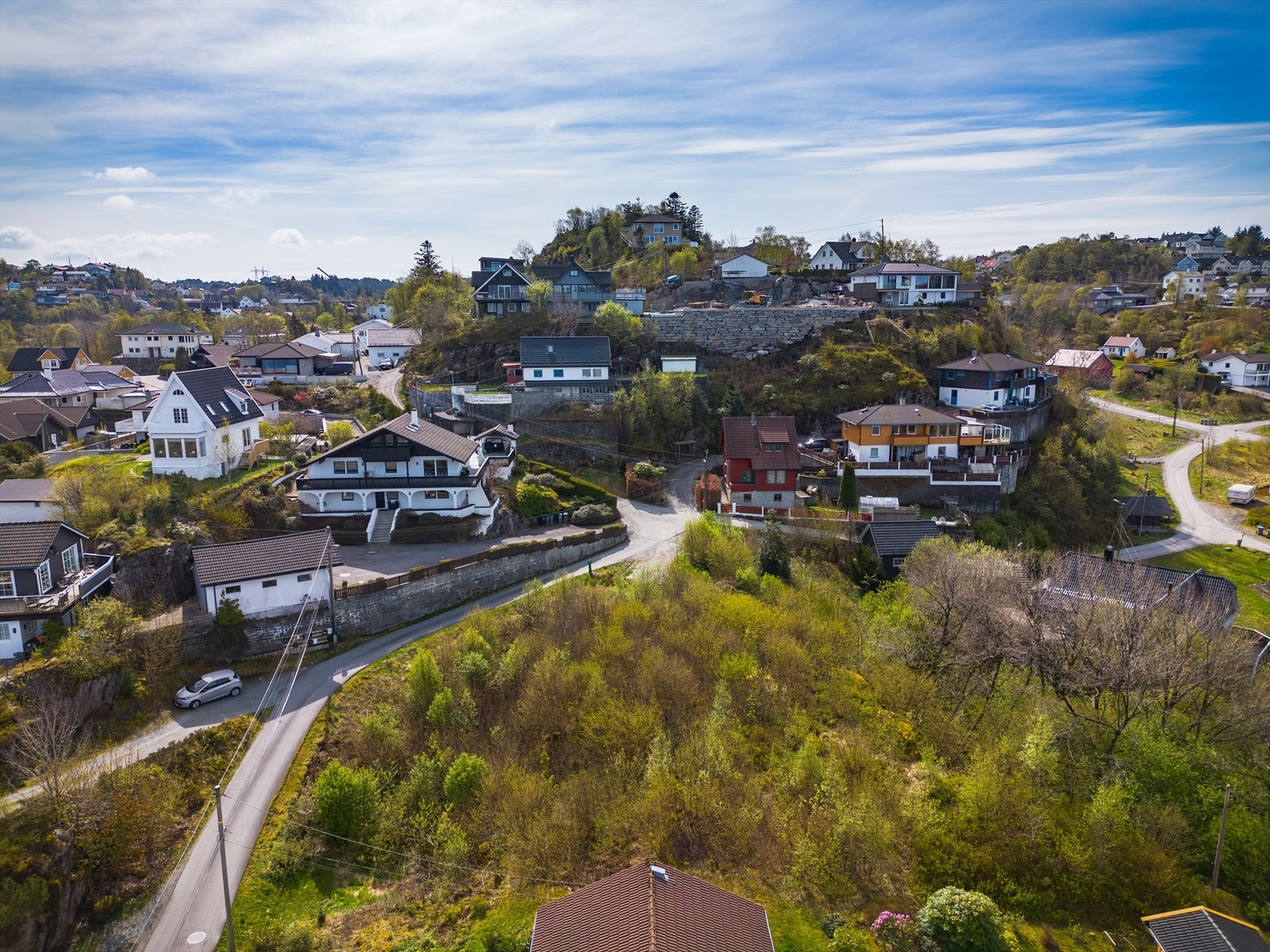 Mange skoler i bydelen med blant annet Kjøkkelvik Skole, Alvøen Skole, Olsvik Skole og Olsvikåsen videregående skole m.m. Galleribilde