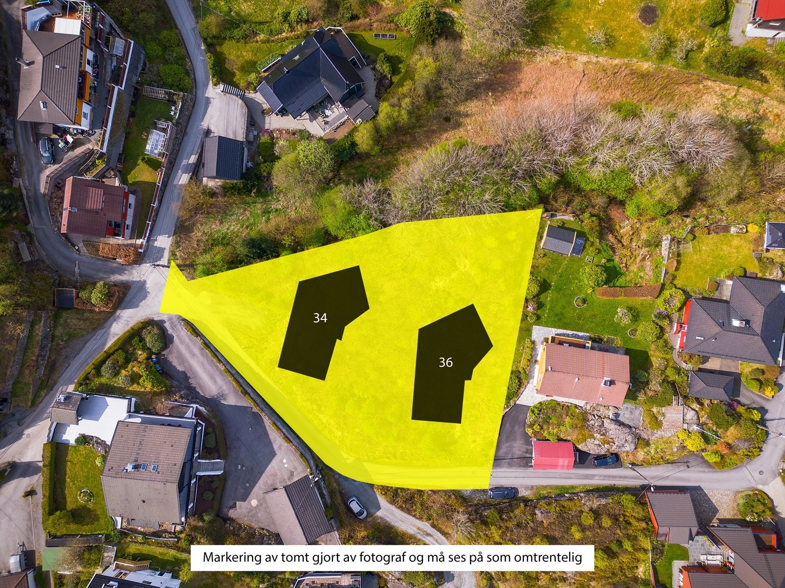 Det er gitt rammetillatelse til oppføring av 2 eneboliger på tomten. Galleribilde