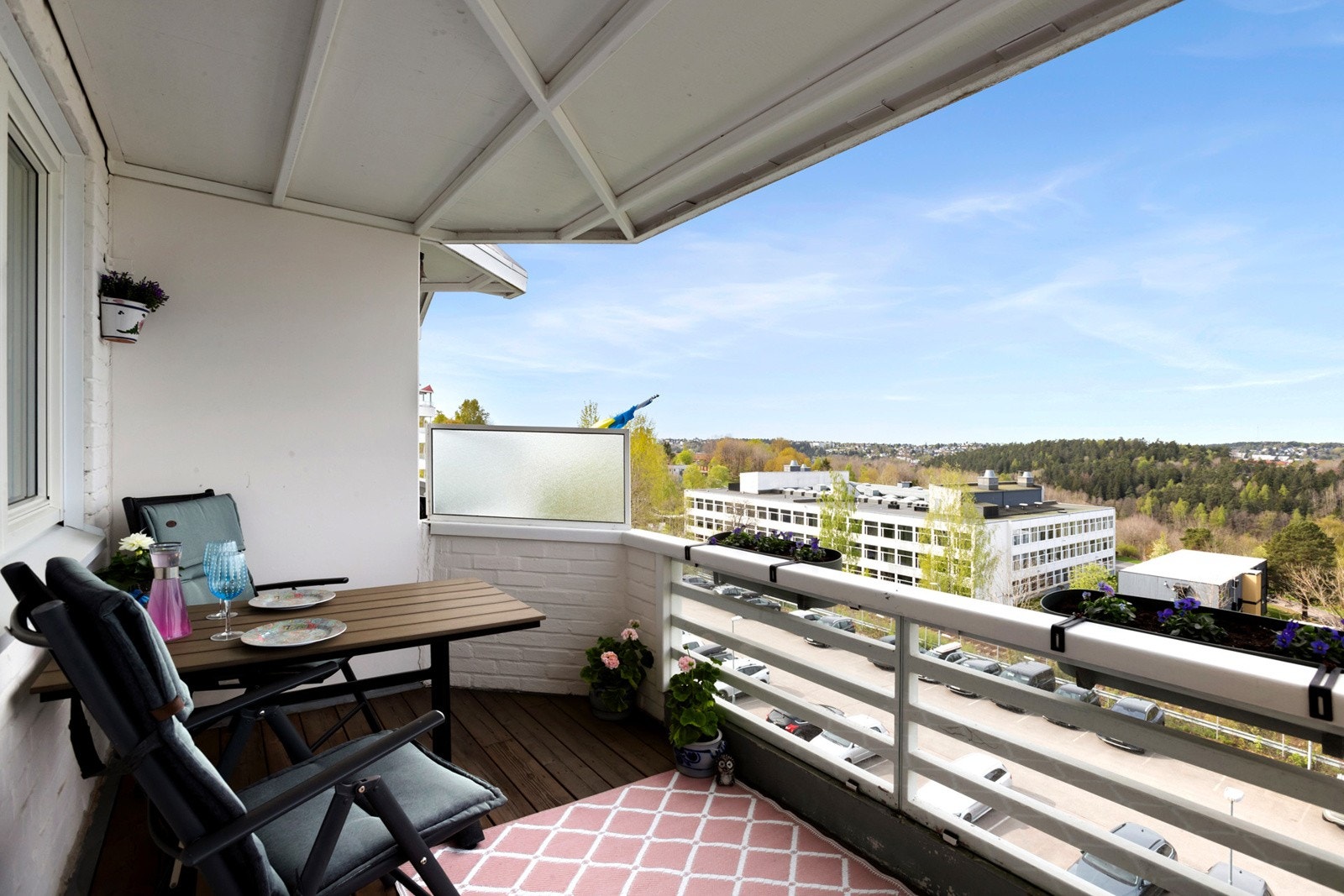 Vestvendt balkong på ca 9 kvm. Galleribilde