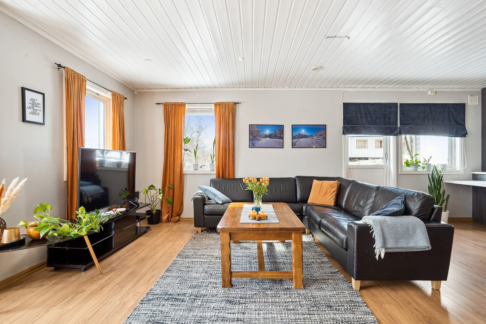 Romslig og hjemmekoselig enebolig i Skulsfjord med garasje og fotte uteområder!