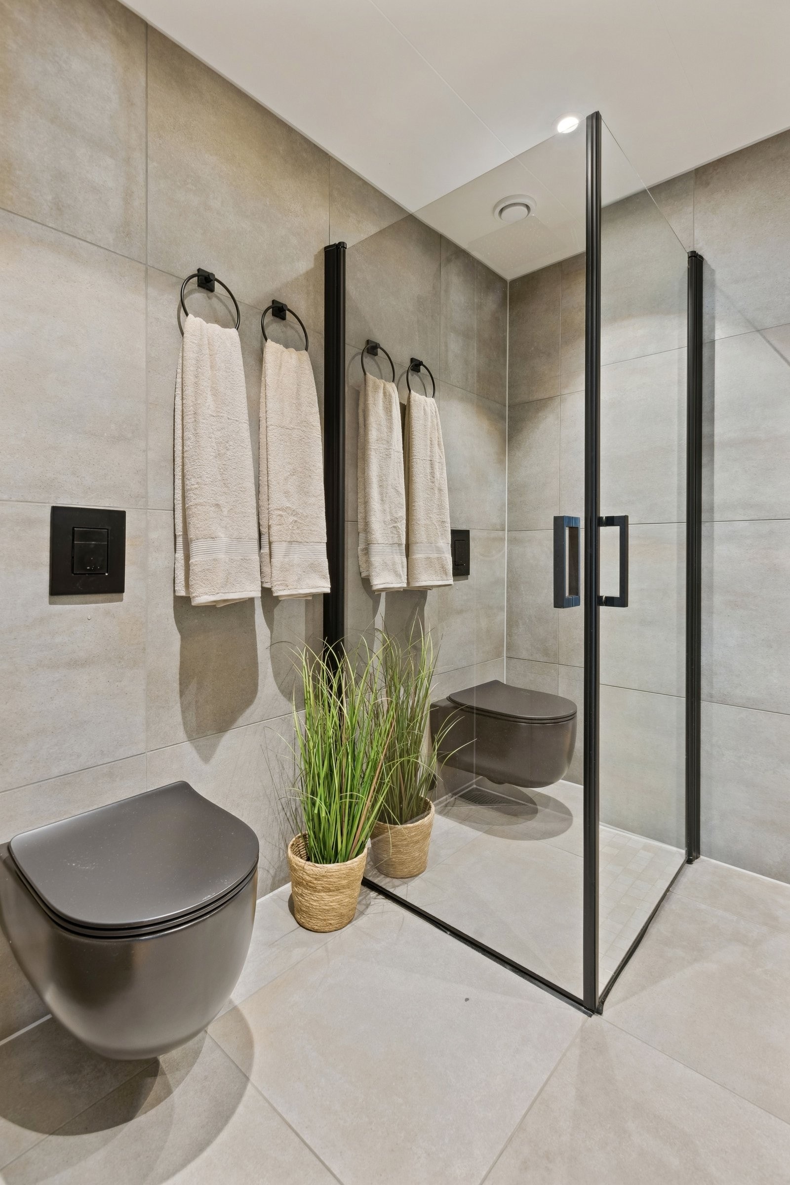 Dusjdør med speil mot toalett Galleribilde