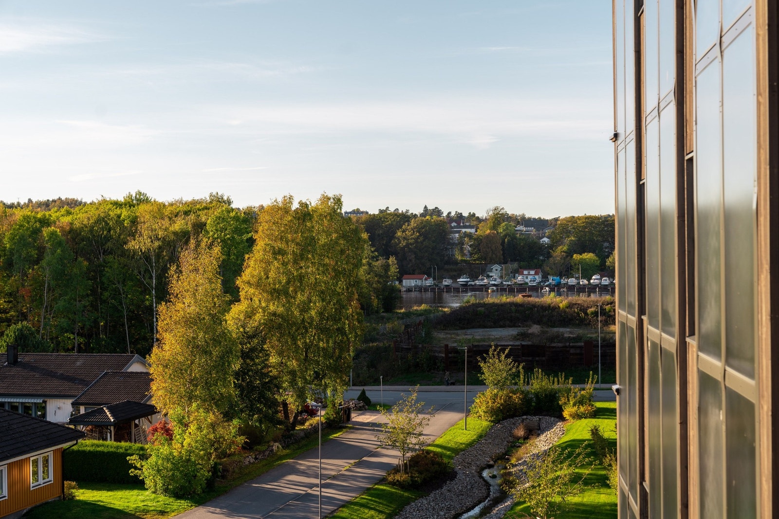 Utsikt fra veranda mot Glomma og Glommastien Galleribilde