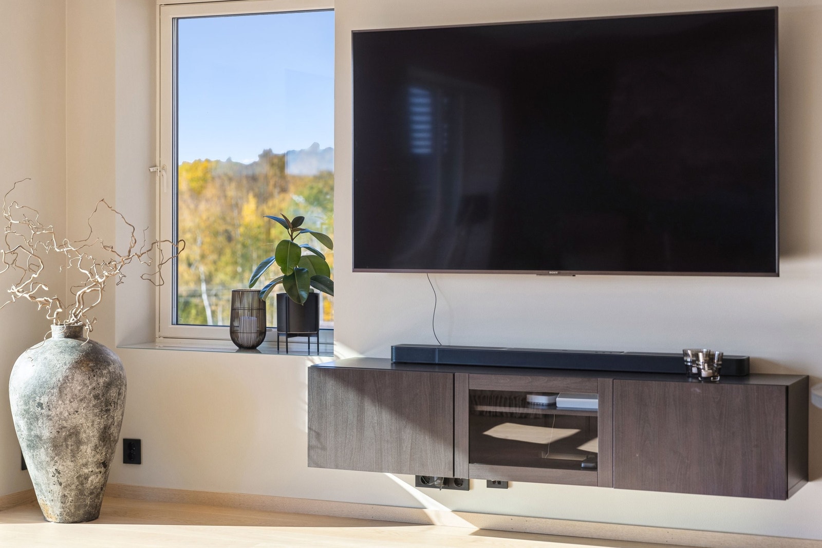 Dype vindusnisjer med glassplater Galleribilde