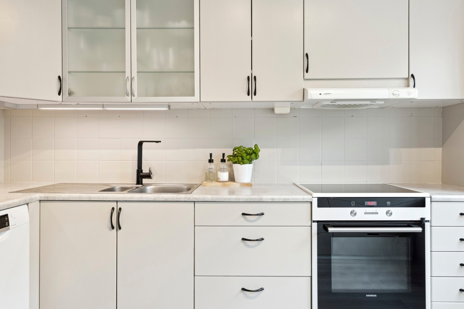 Godt med skap- og benkeplass. Galleribilde