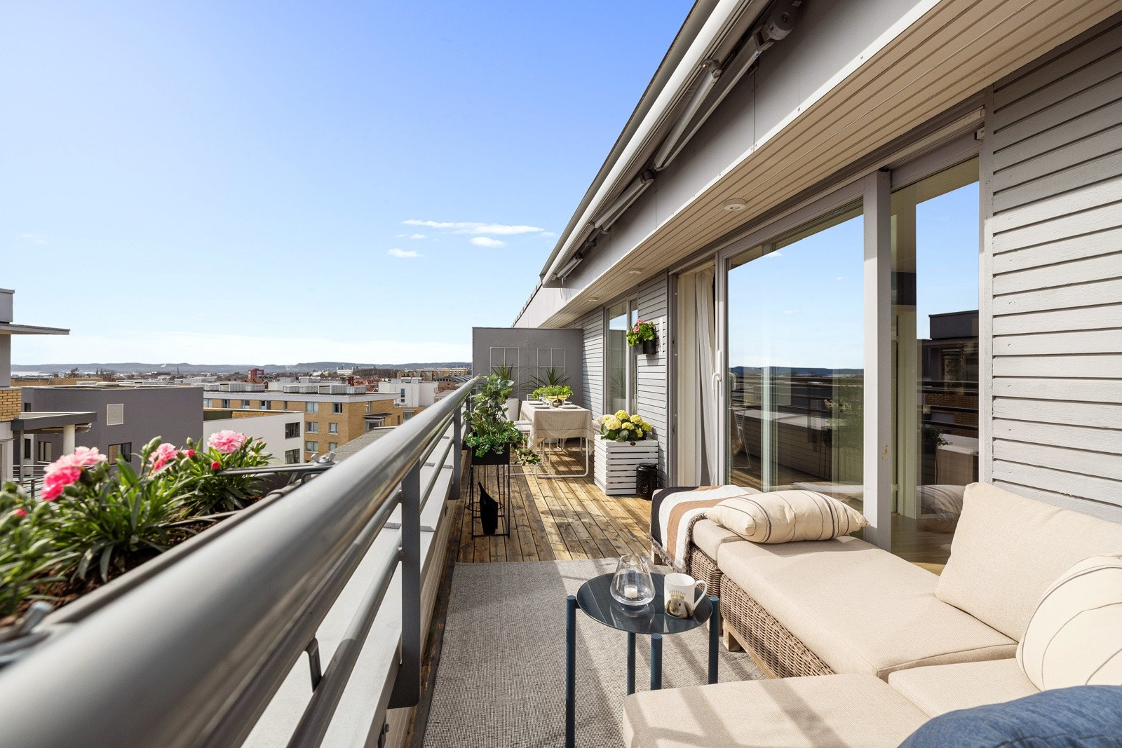 Høyt, fritt og solrikt. Galleribilde