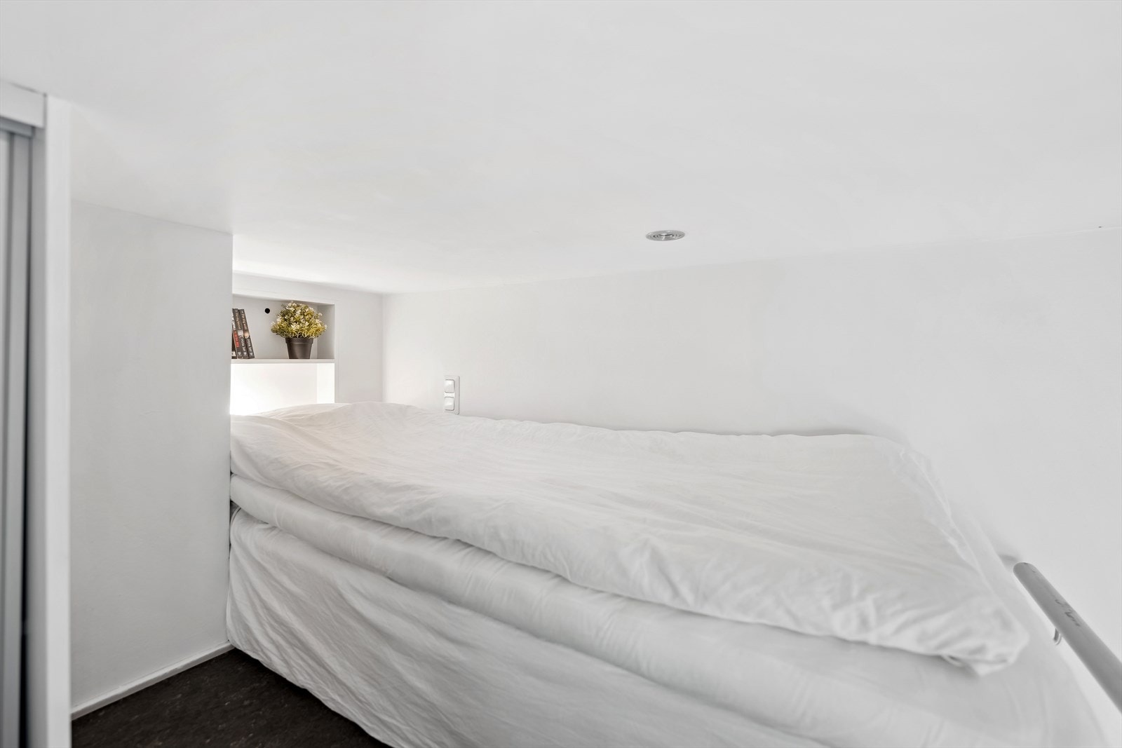 Plassbygget sengehems på ca. 5 m². Galleribilde