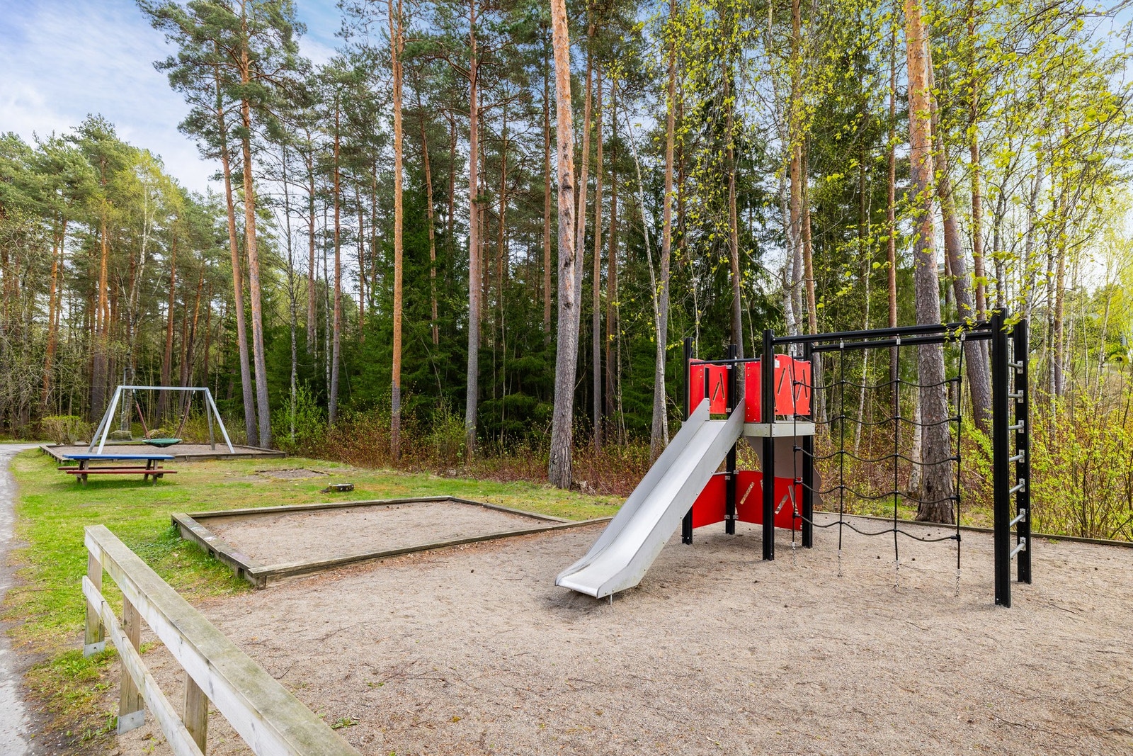 Lekeplass. Galleribilde