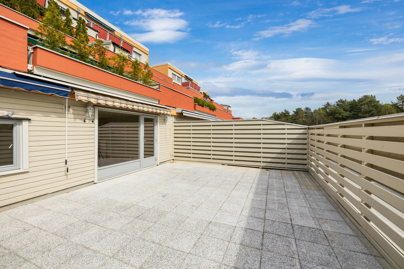 Velkommen til Ravnåsveien 39D - Presentert av Ingrid Beate Thompson og Charlotte J.Lunde v/EIE eiendomsmegling. Galleribilde