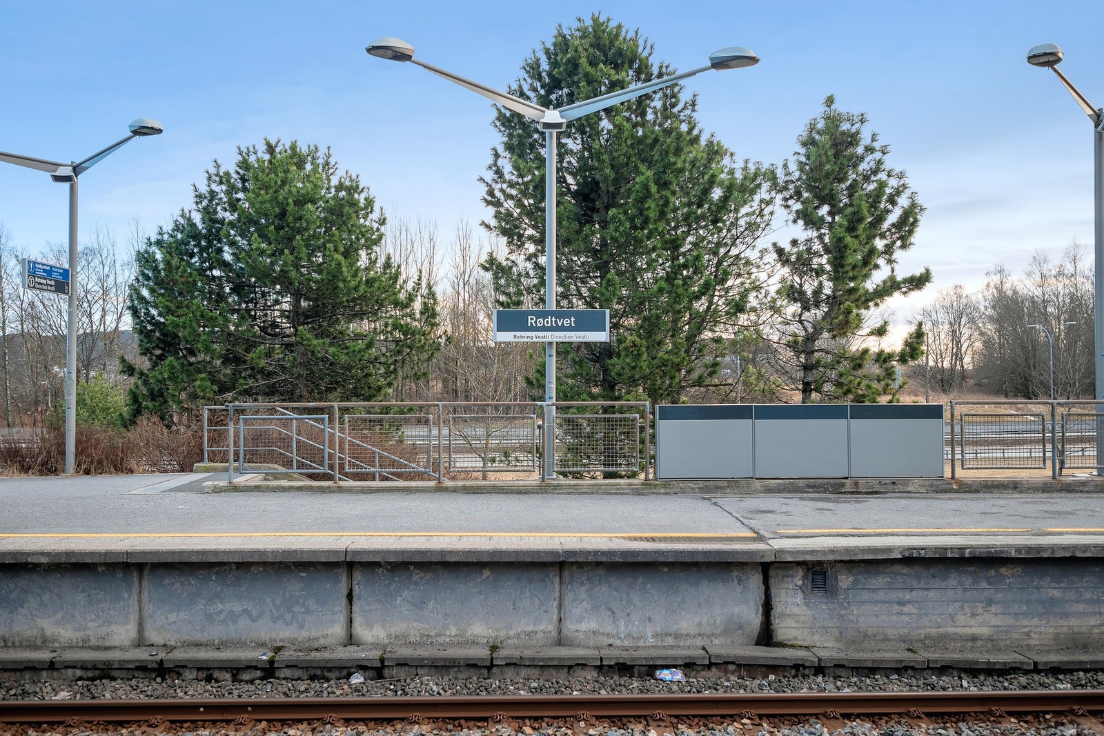 Ca 5 min til nærmeste T-bane stasjon, og buss like ved Galleribilde