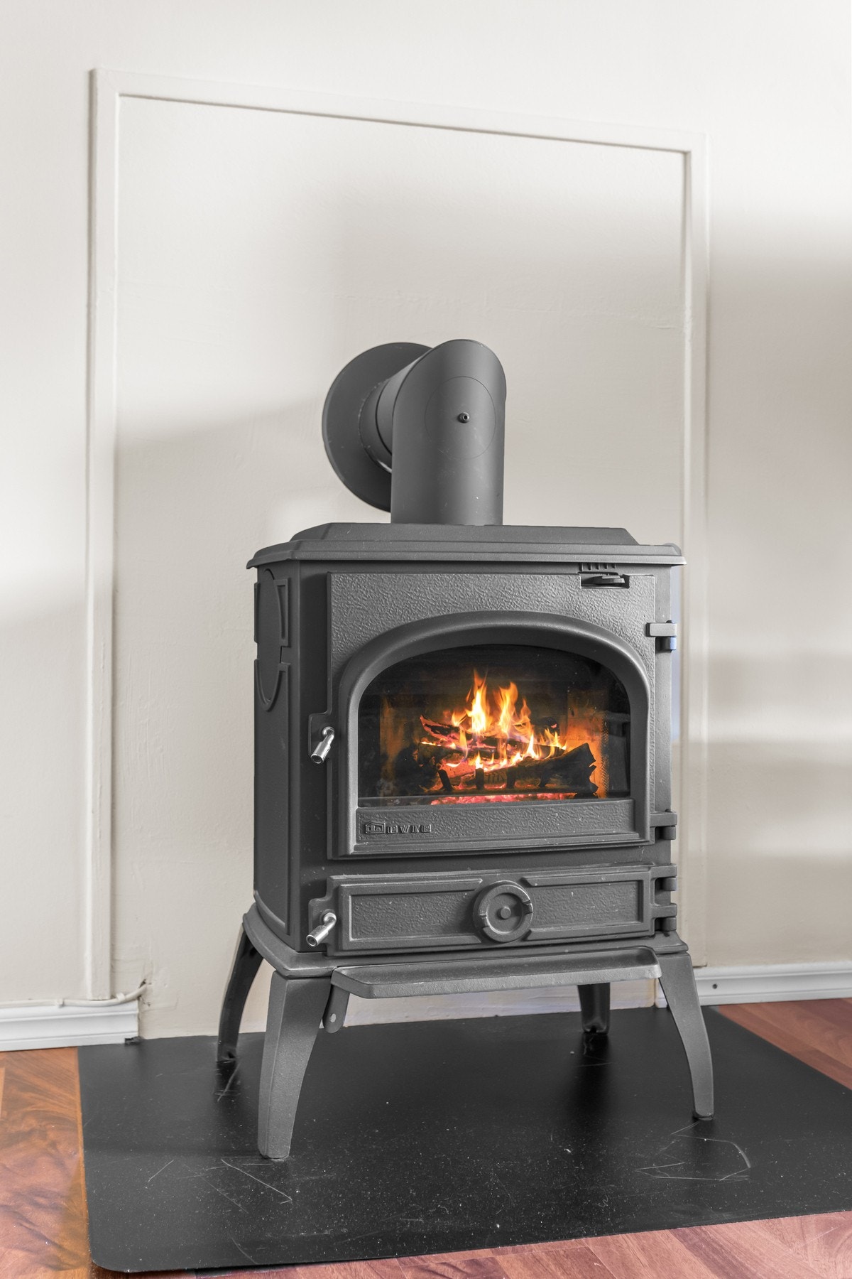 Peis til hygge og vedfyring Galleribilde