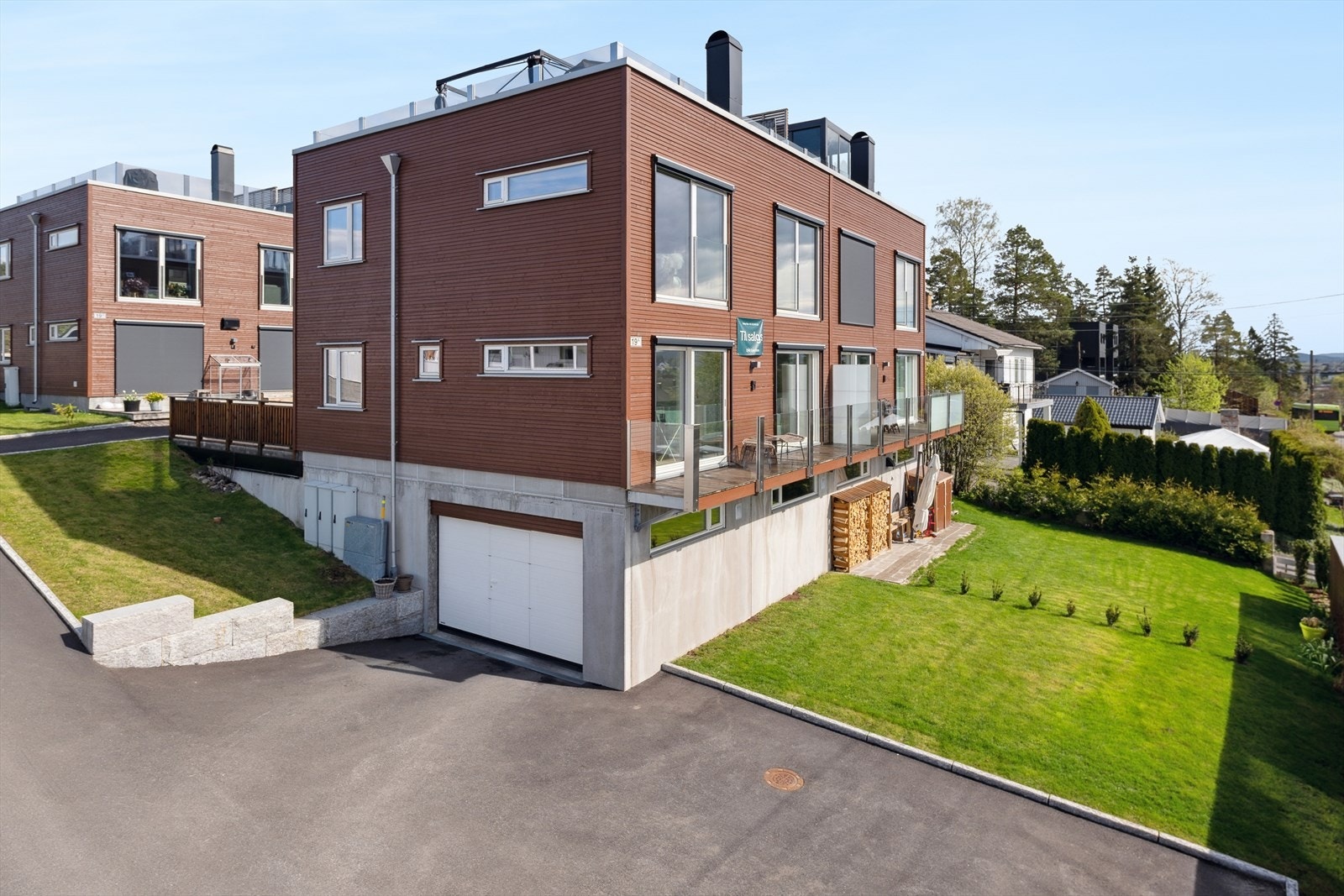 Boligen disponerer også fantastiske uteområder for store og små. Galleribilde