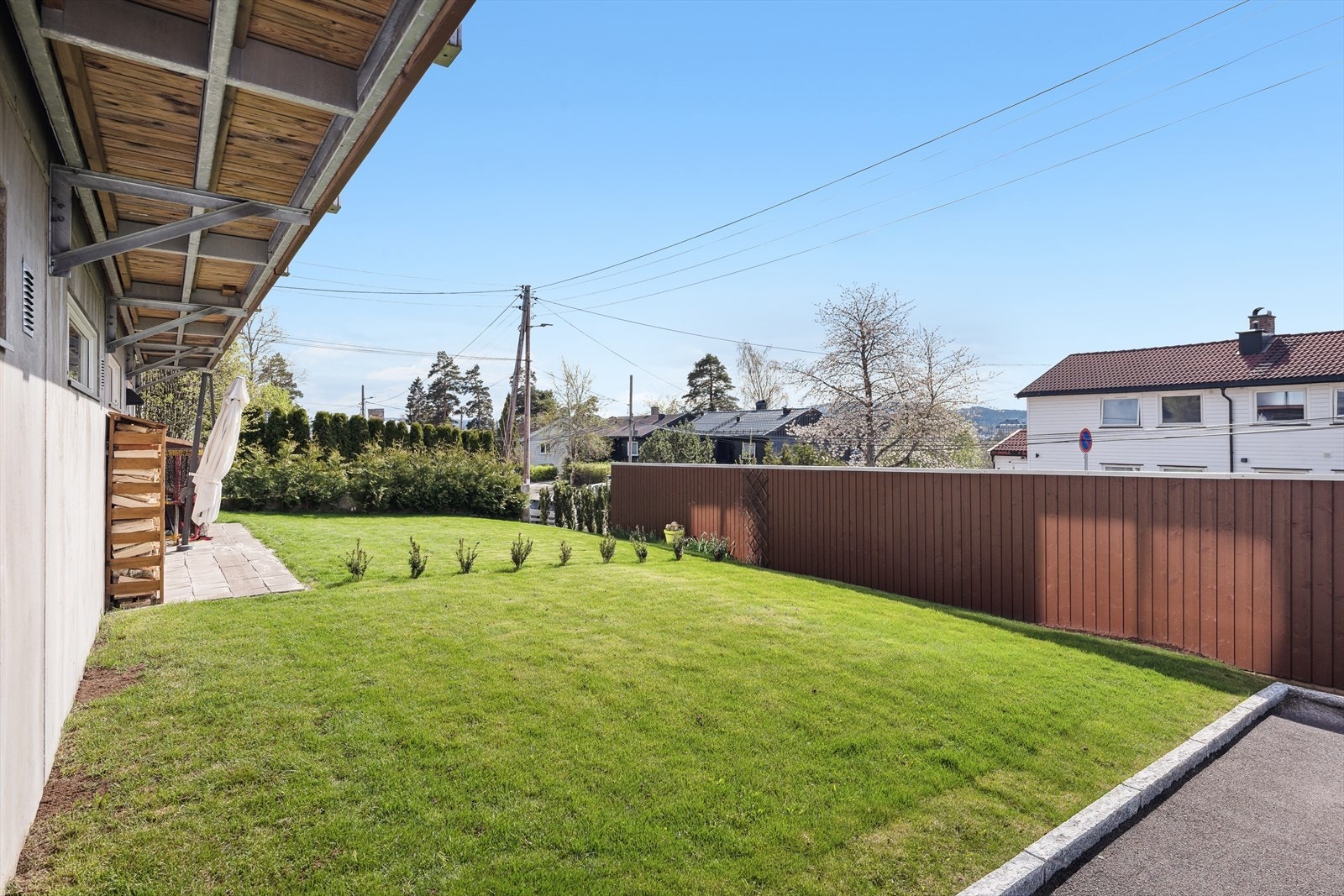 Her kan man fint sette opp trampoline for barna eller to små fotballmål på hver sin side. Galleribilde