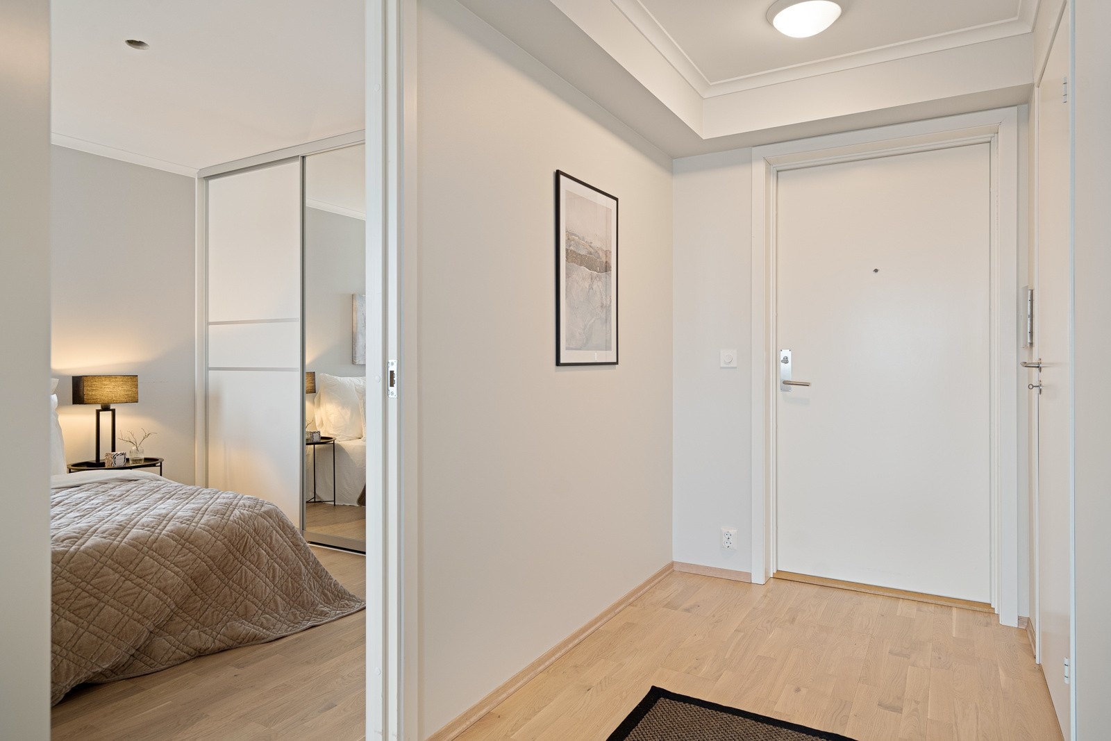 Entré med plass til garderobeløsning Galleribilde