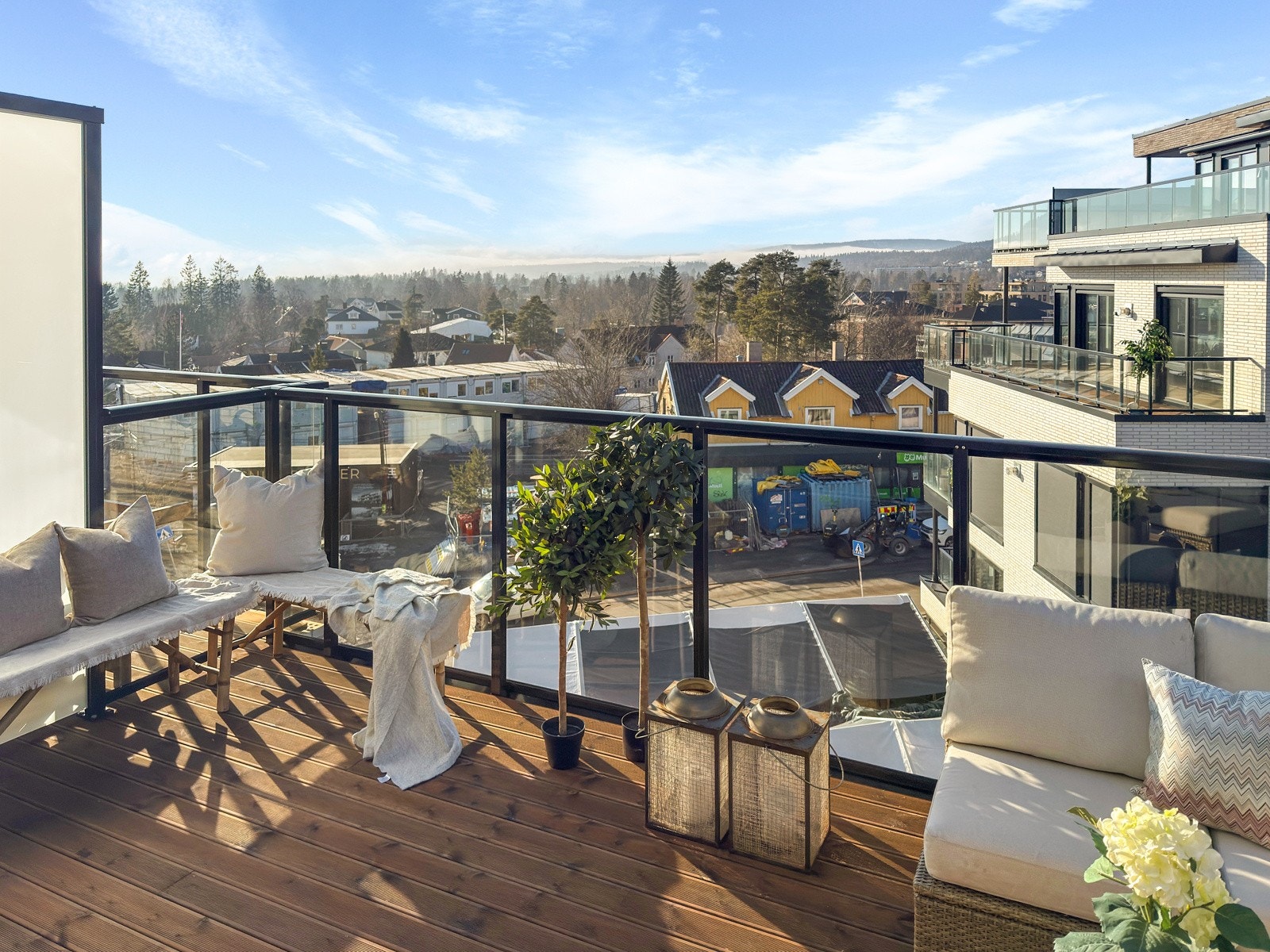 Terrasse med gode solforhold til sent på kveld, perfekt for lange sommerkvelder. Galleribilde