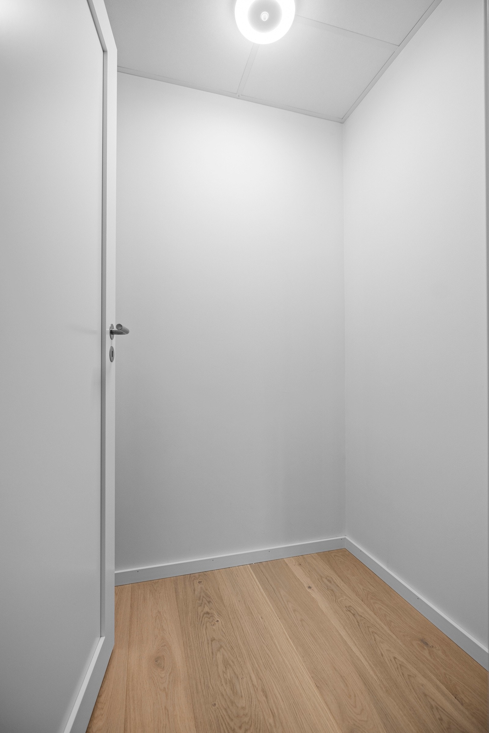 I tillegg tilknytning til en teknisk bod som gir ekstra lagringsmuligheter. Dette er et rom dere vil sette stor pris på! Galleribilde