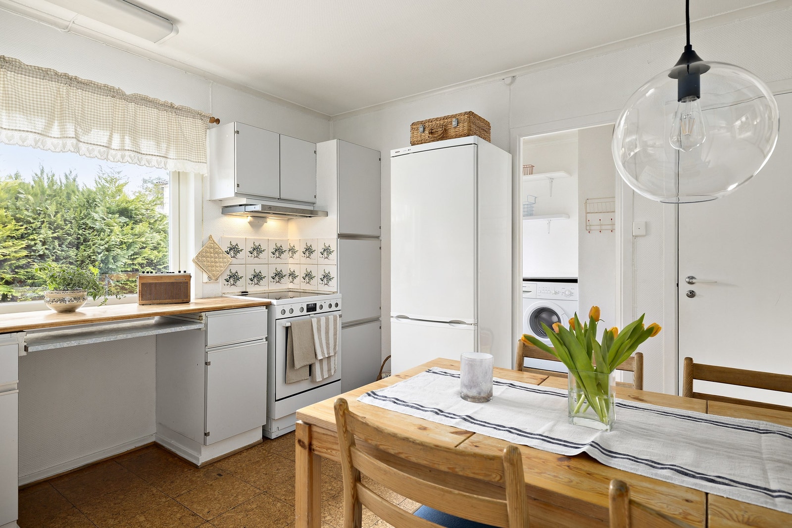 Kjøkken med spiseplass Galleribilde