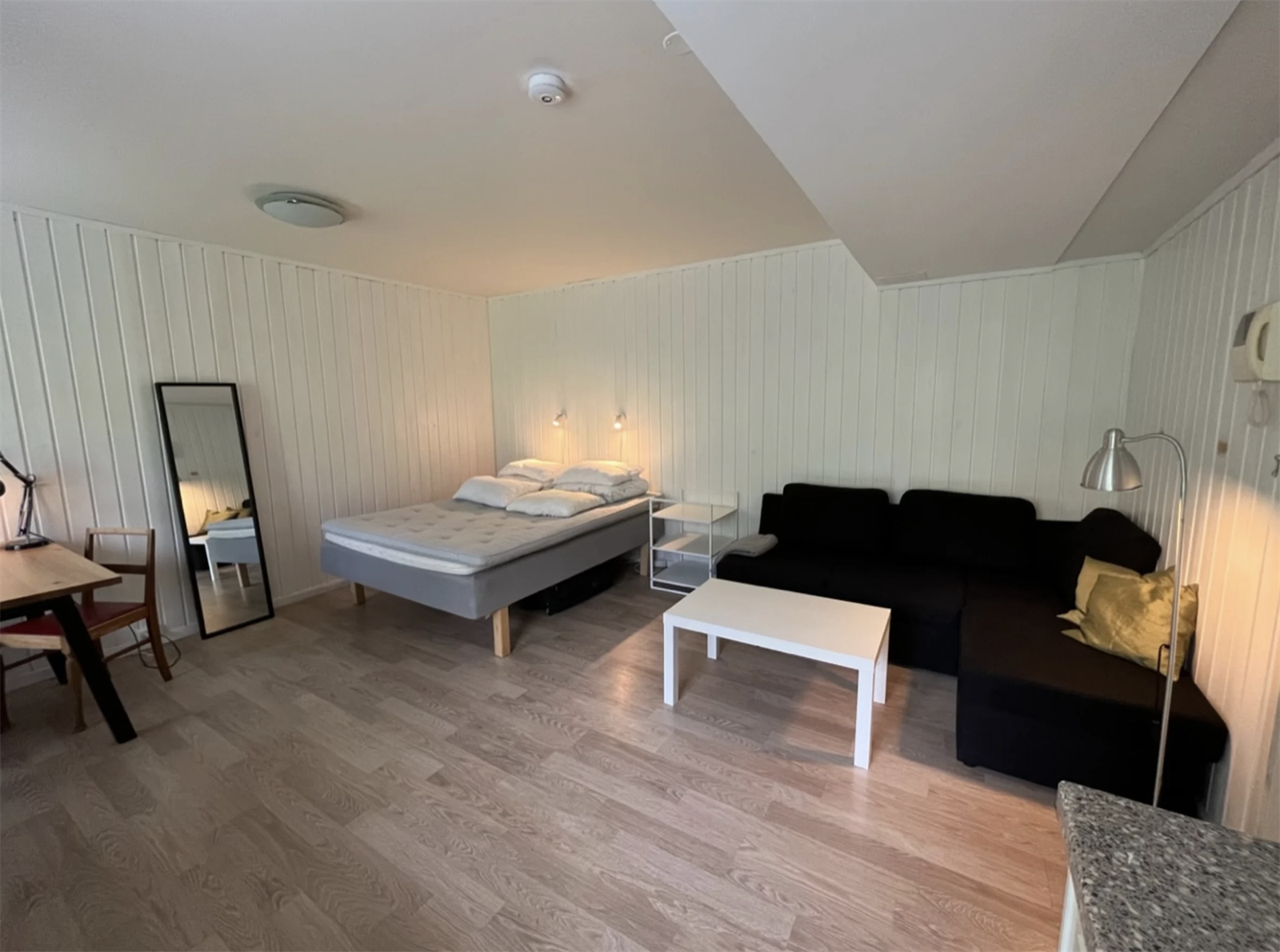 Gjestehybel som man kan leie for 300 kroner per natt. Galleribilde