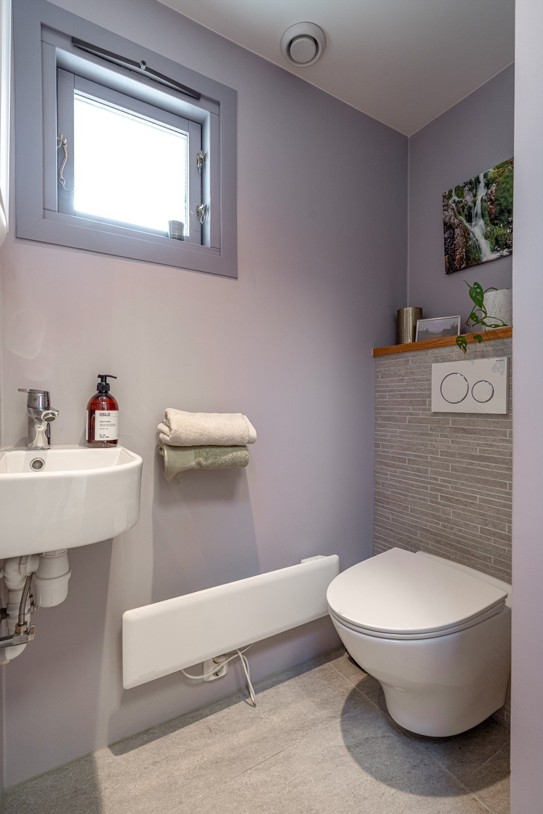 Praktisk, separat toalett med adkomst fra gangen. Galleribilde